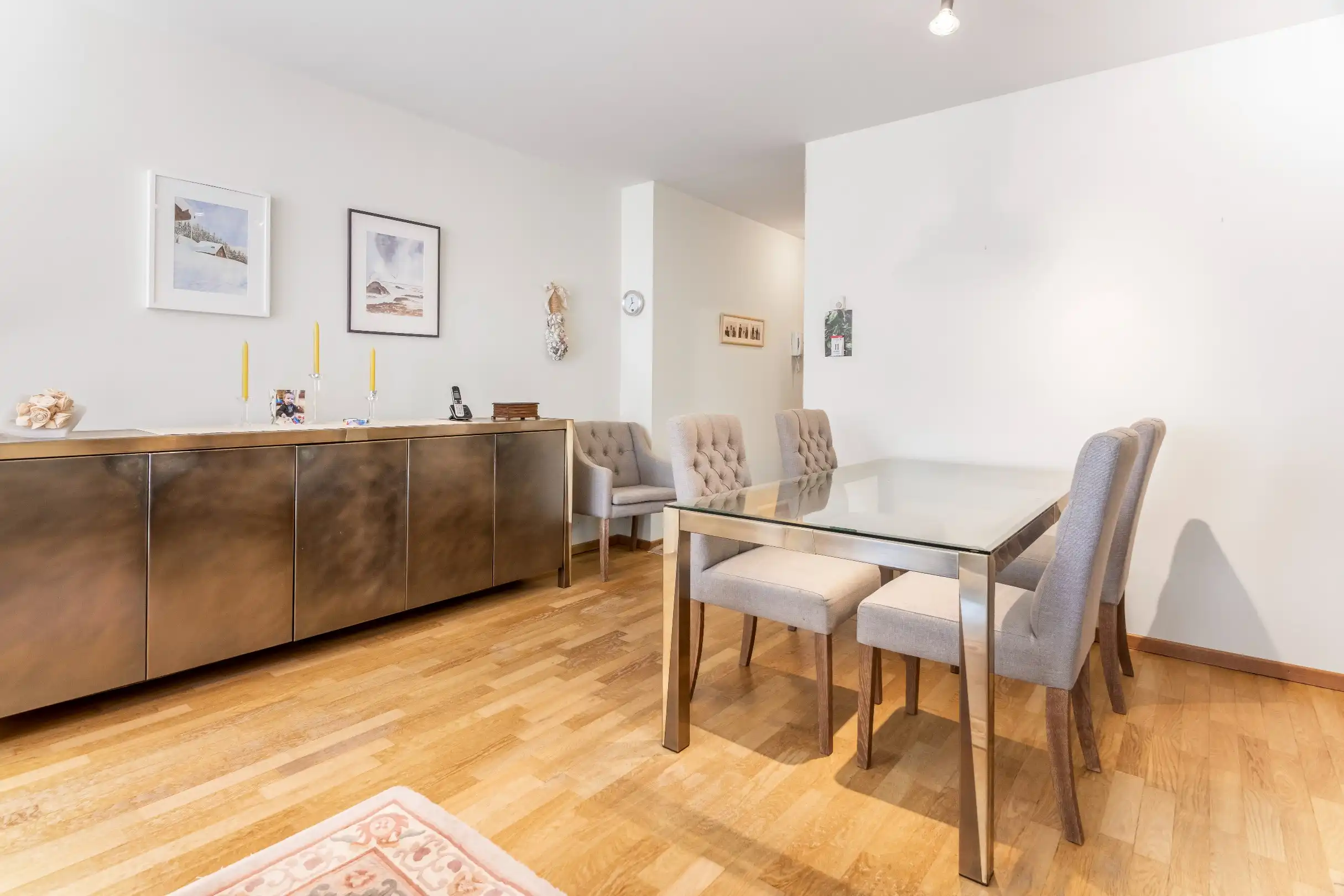 Zeer goed onderhouden zuidgericht appartement, centraal gelegen dichtbij het strand en de winkels. Parking mogelijk. foto 9