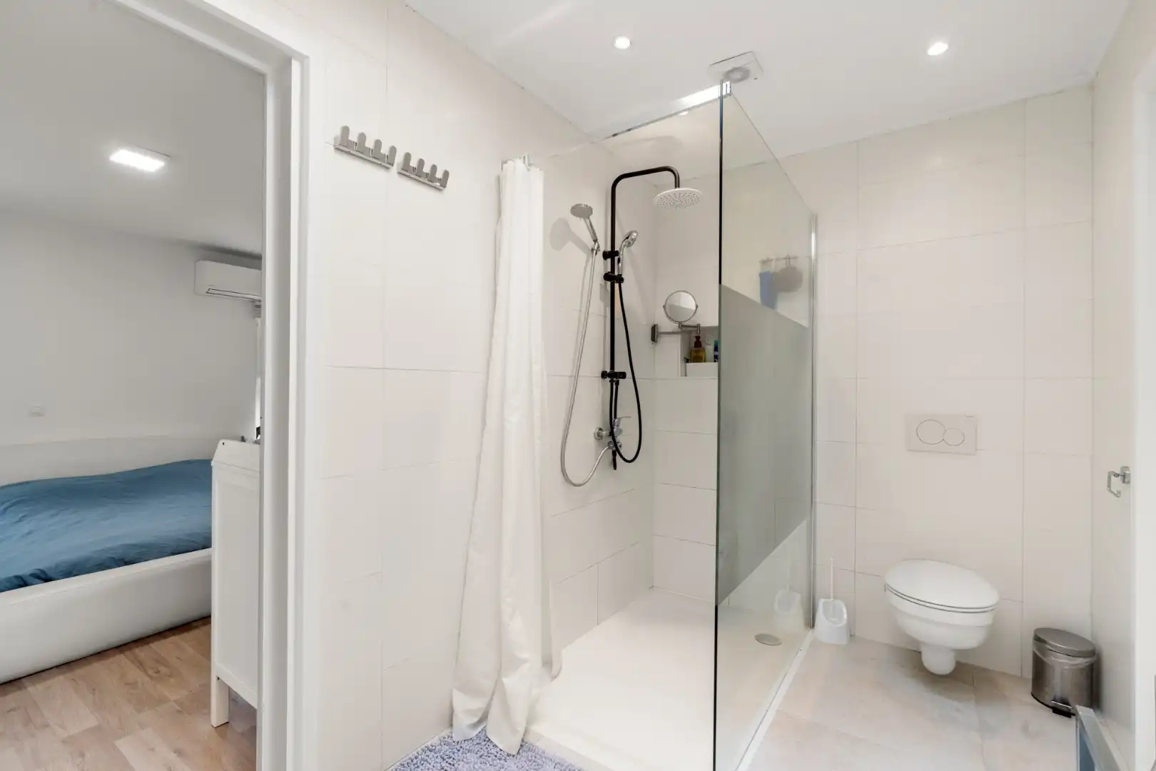 Ruime instapklaar bungalow op topligging foto 11