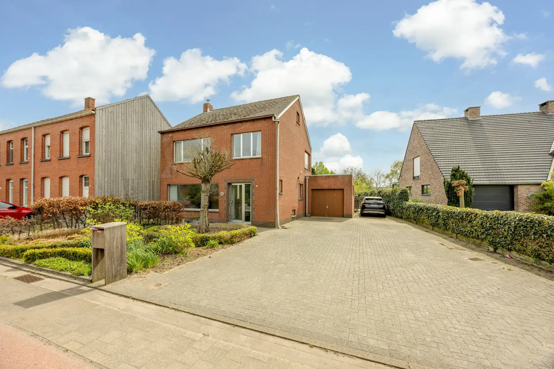 Ruime gezinswoning met tuin op topligging in Hoogstraten foto 2