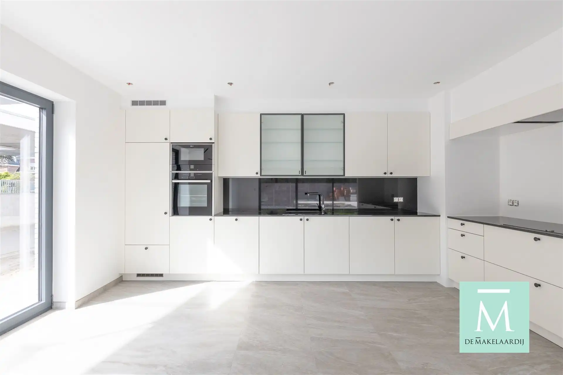 Zeer ruime nieuwbouwwoning met 5 slaapkamers en tuin foto 7