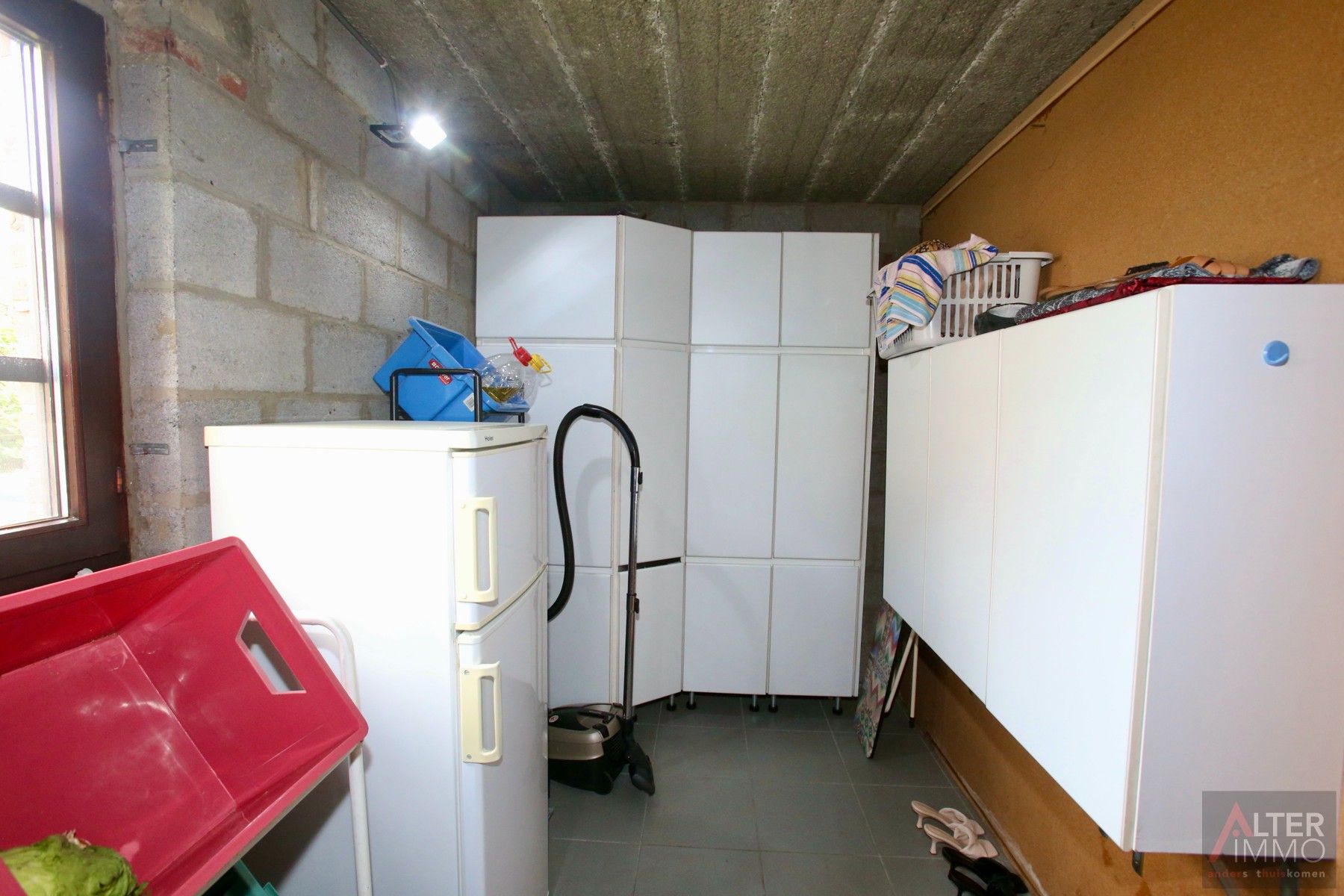 Instapklare woning met 4/5 slaapkamers op ca. 8 are! foto 31