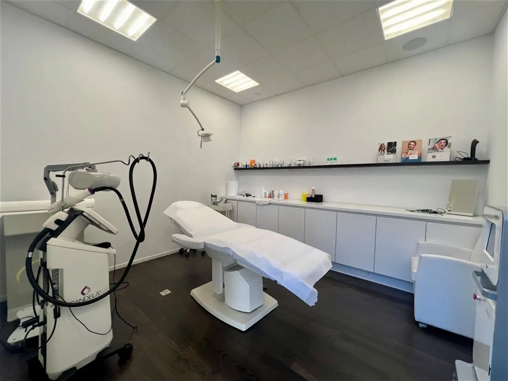 Modern gelijkvloerskantoor-/praktijkruimte te huur langs de Coupure foto 8