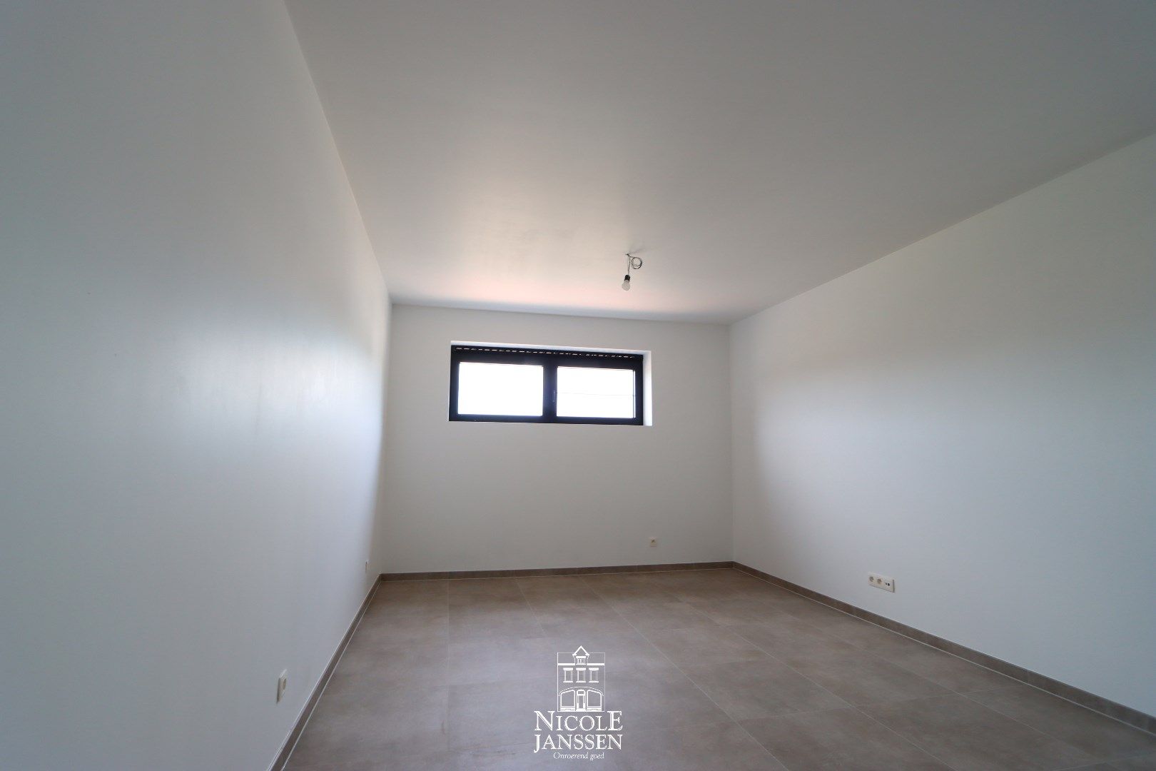 Halfvrijstaande nieuwbouwoning met 3 slaapkamers, carport en tuin in een rustige omgeving foto 15