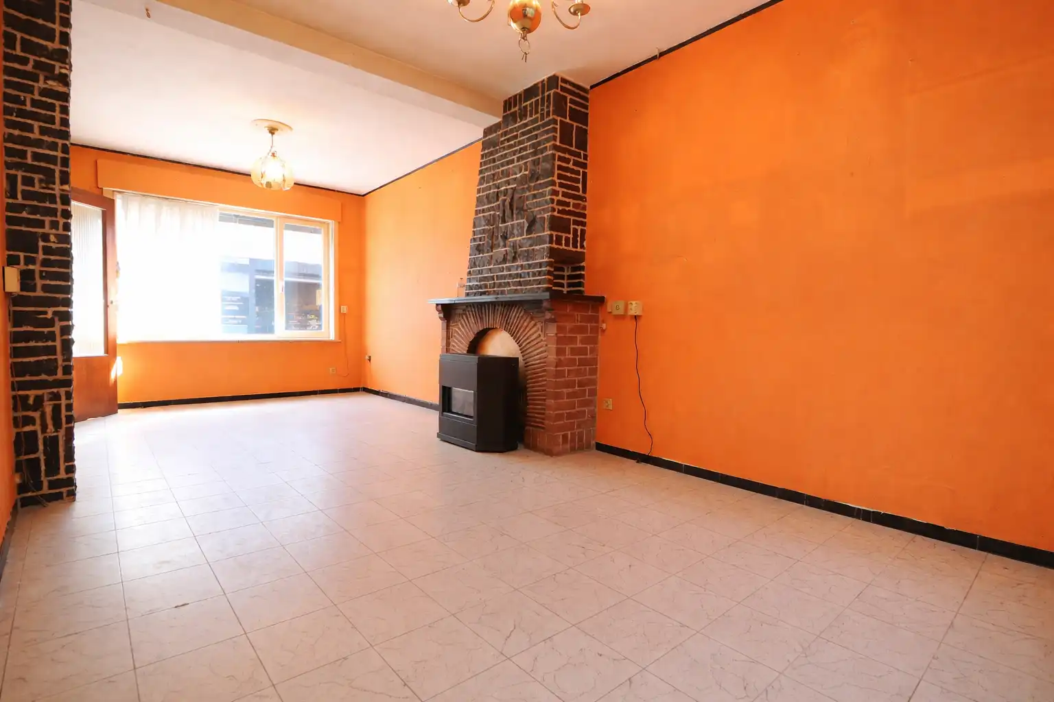 Te renoveren woning met 4 slaapkamers op wandelafstand van het centrum. foto 3