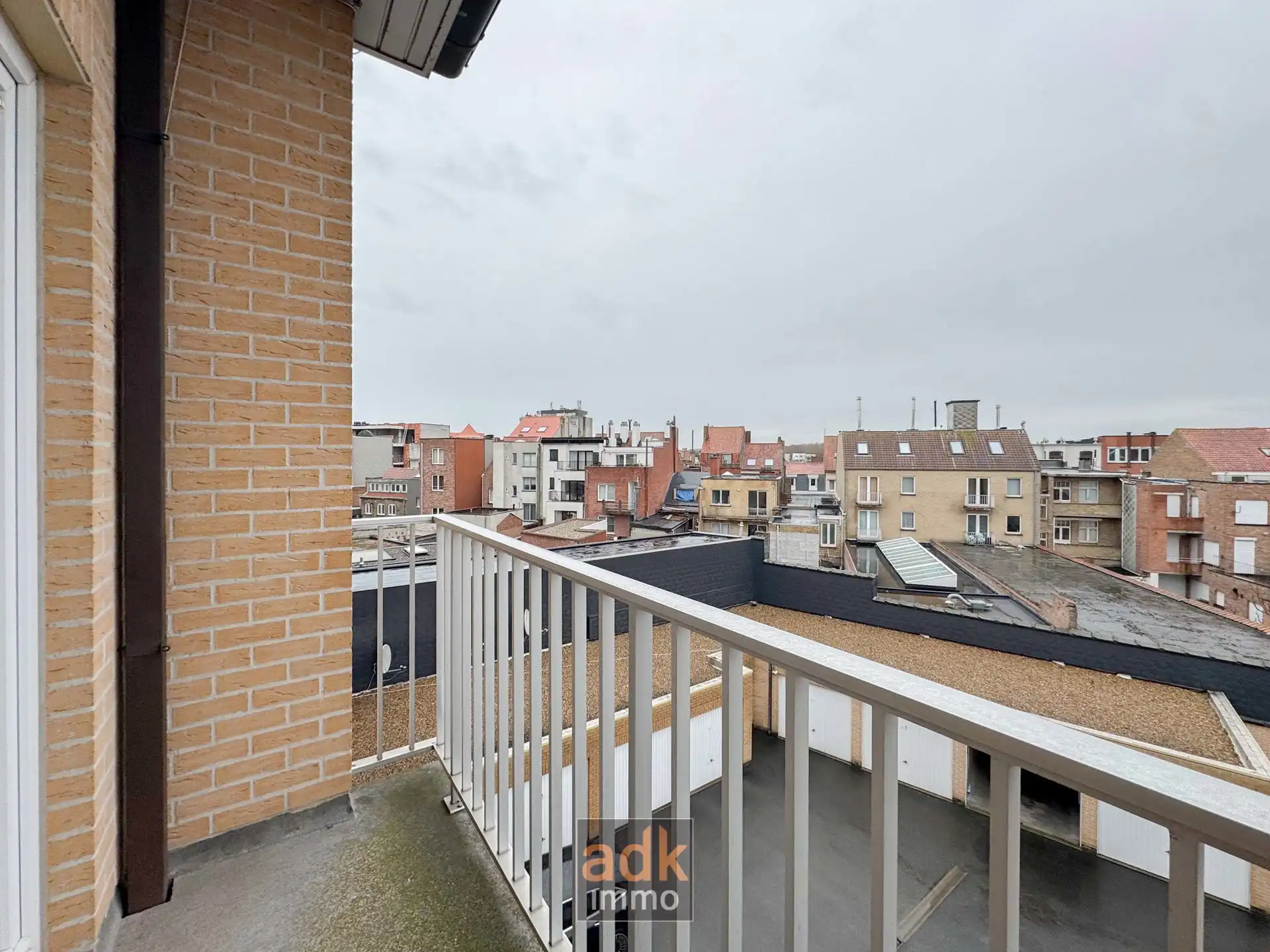 Ruim en lichtrijk appartement met zicht op het park. 2 slaapkamers, 2 badkamers, 2 terrassen, incl. kelder.  foto 18