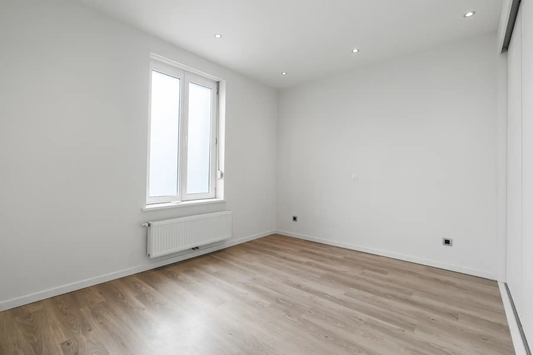 Verrassend ruime grotendeels al gerenoveerde woning, 4 slpks foto 11