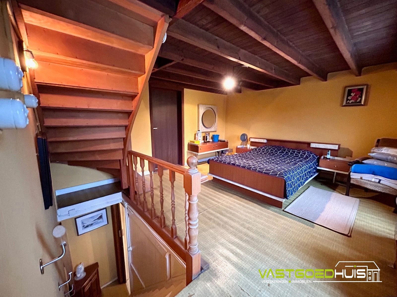 Karaktervolle, halfopen bebouwing met tuin foto 12