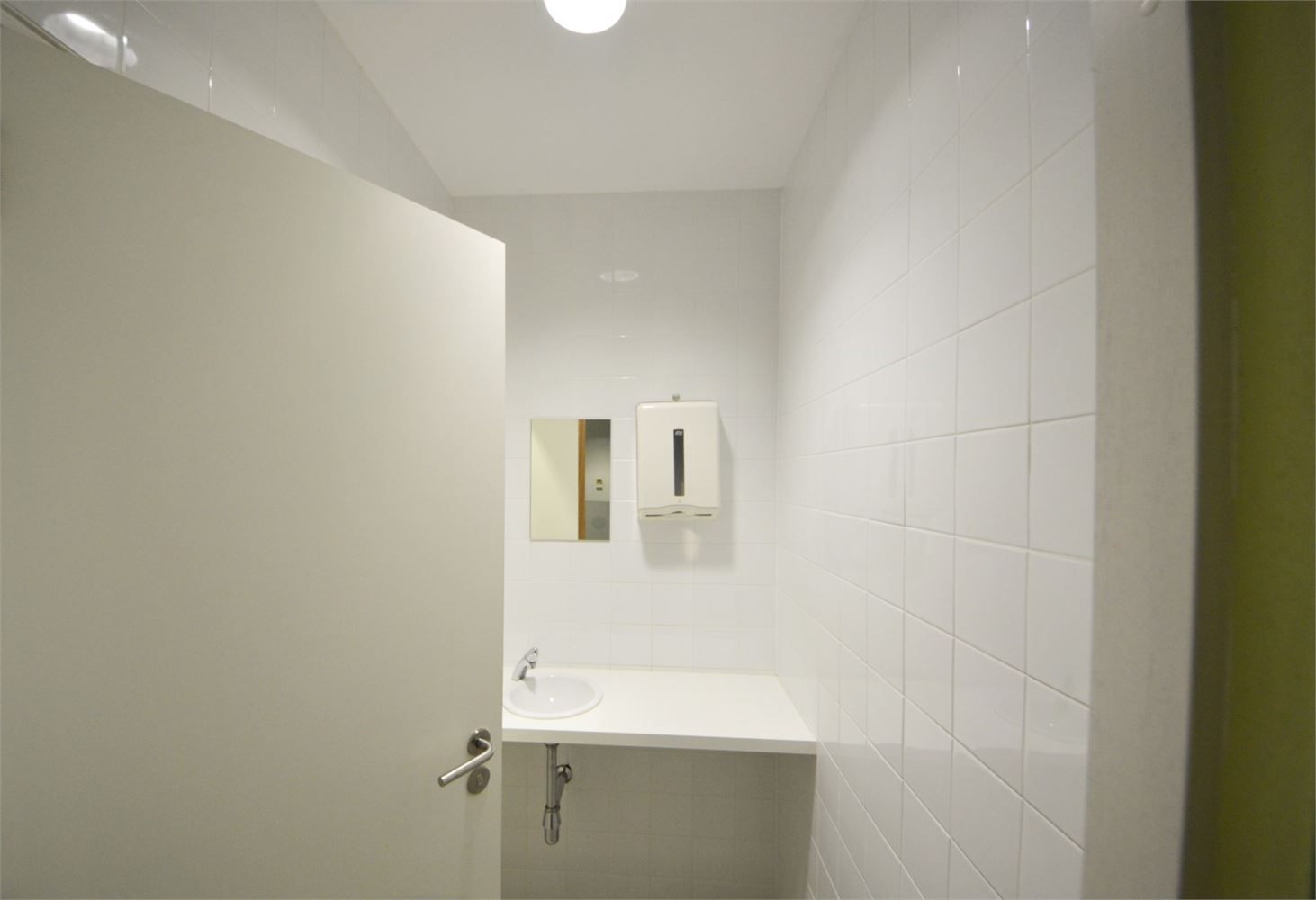 MODERN COMMERCIEEL PAND INCL. 6 PARKINGS foto 15