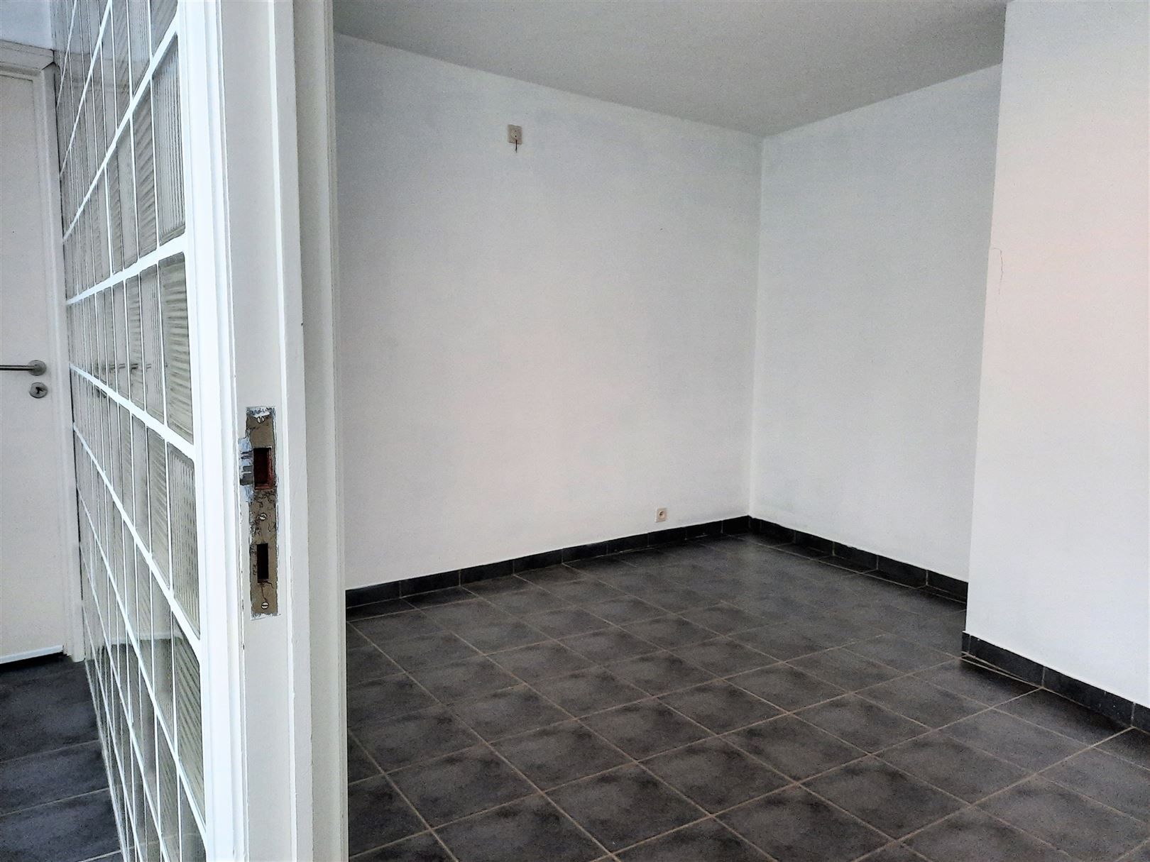 Te renoveren gelijkvloers appartement foto 27