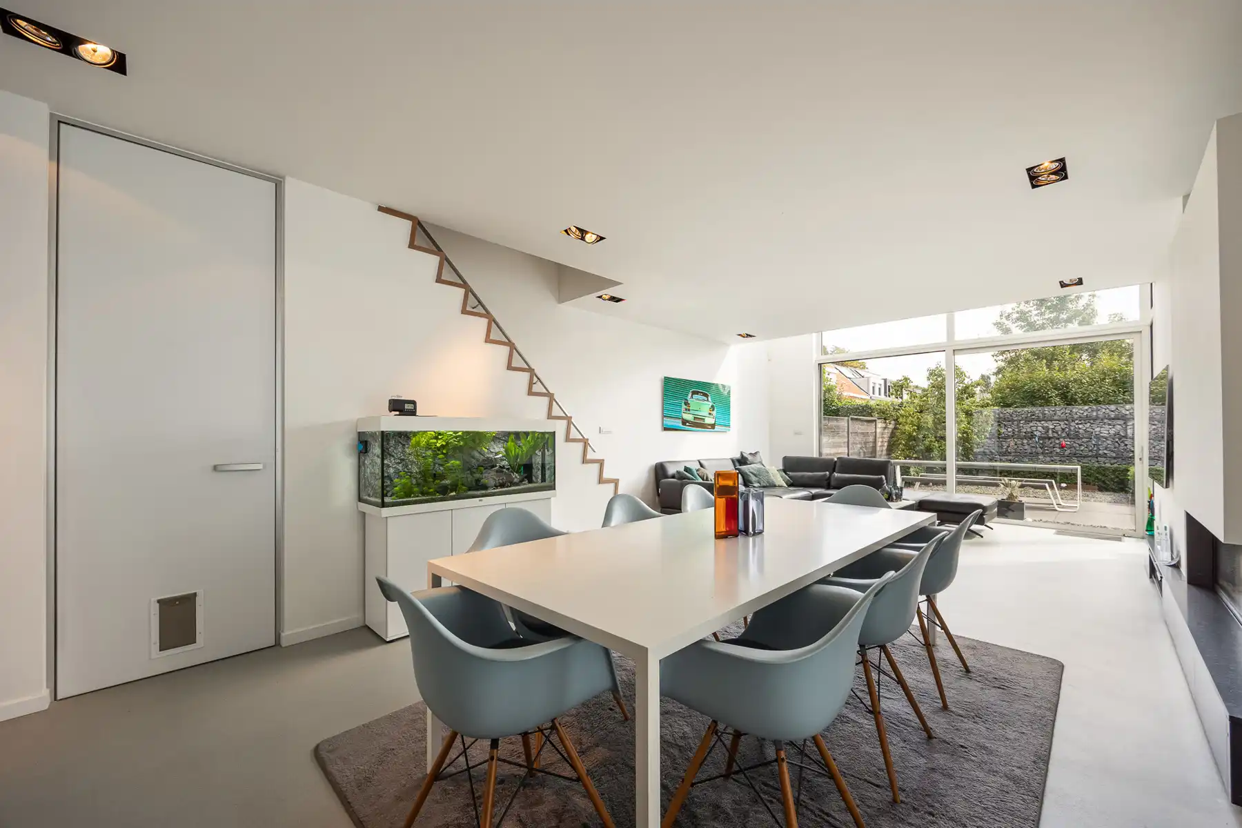 Knap afgewerkte woning met apart bedrijfsgebouw en parking foto 9