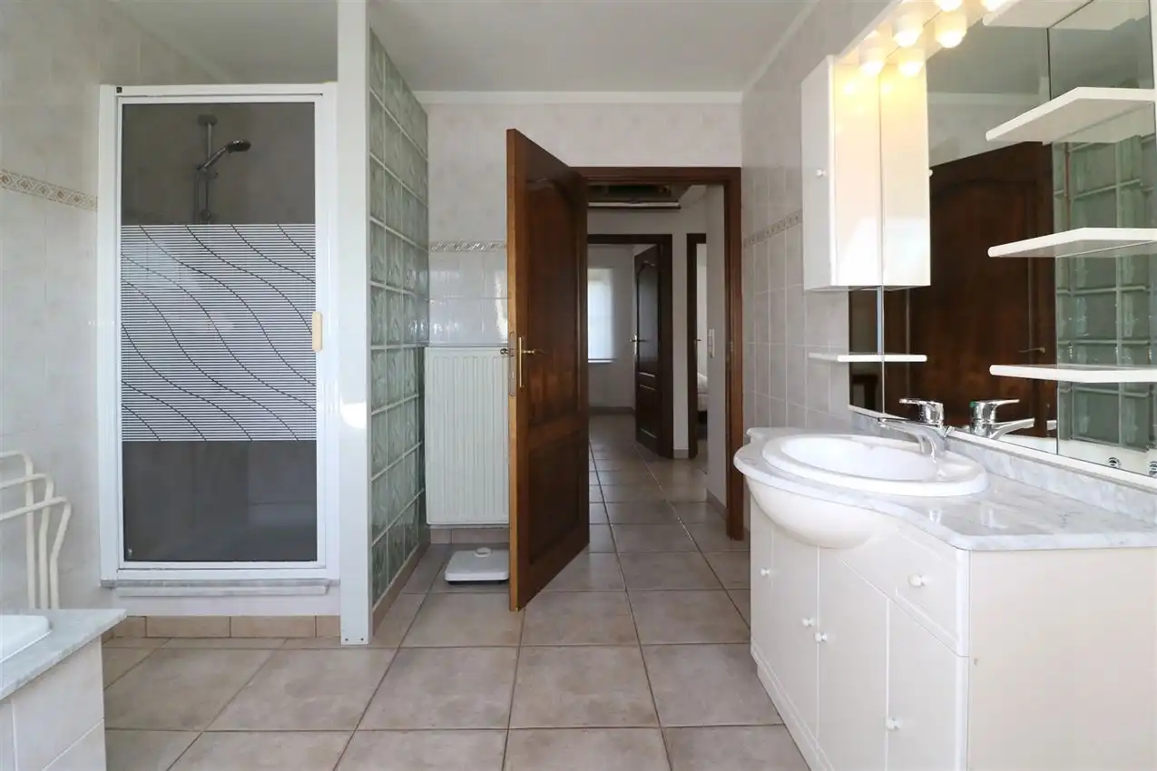 Gusting gelegen woning met 3 slp, garage en tuin foto 23