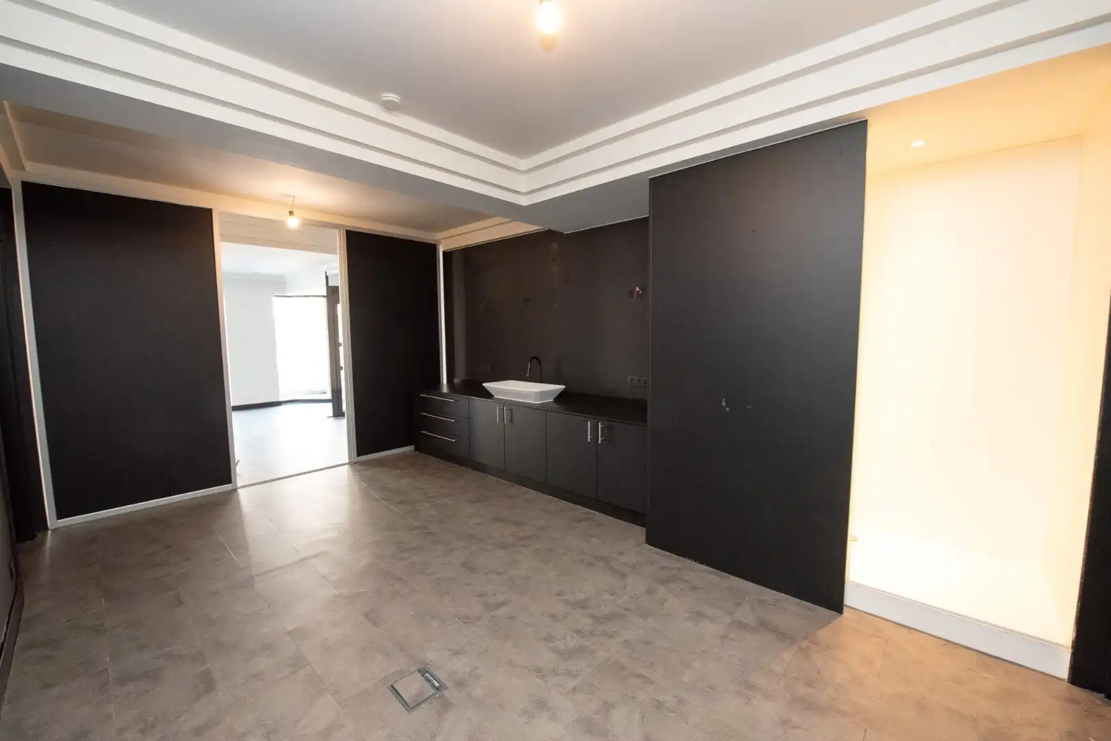 Ruime winkelruimte te huur in het centrum van Nazareth, ideaal voor diverse doeleinden! foto 4