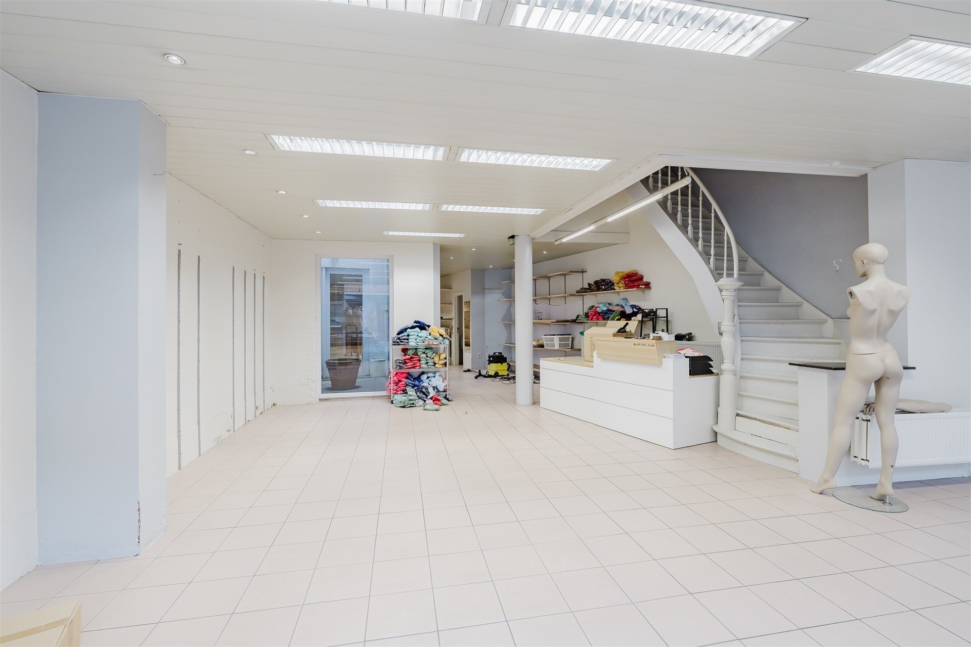 Handelswoning met magazijn te Sint-Niklaas foto 3