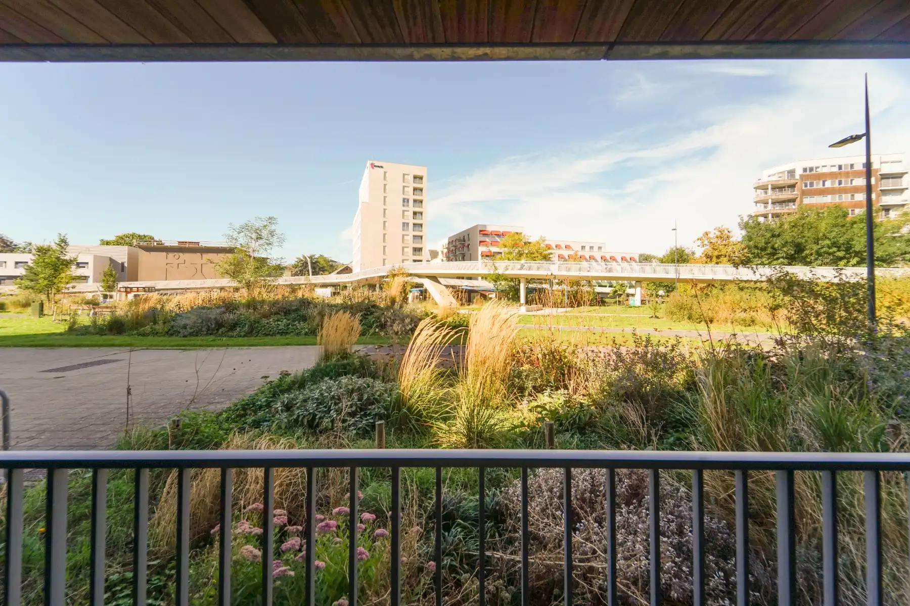 Studio met ruim terras aan Zuiderpoort Te huur foto 5