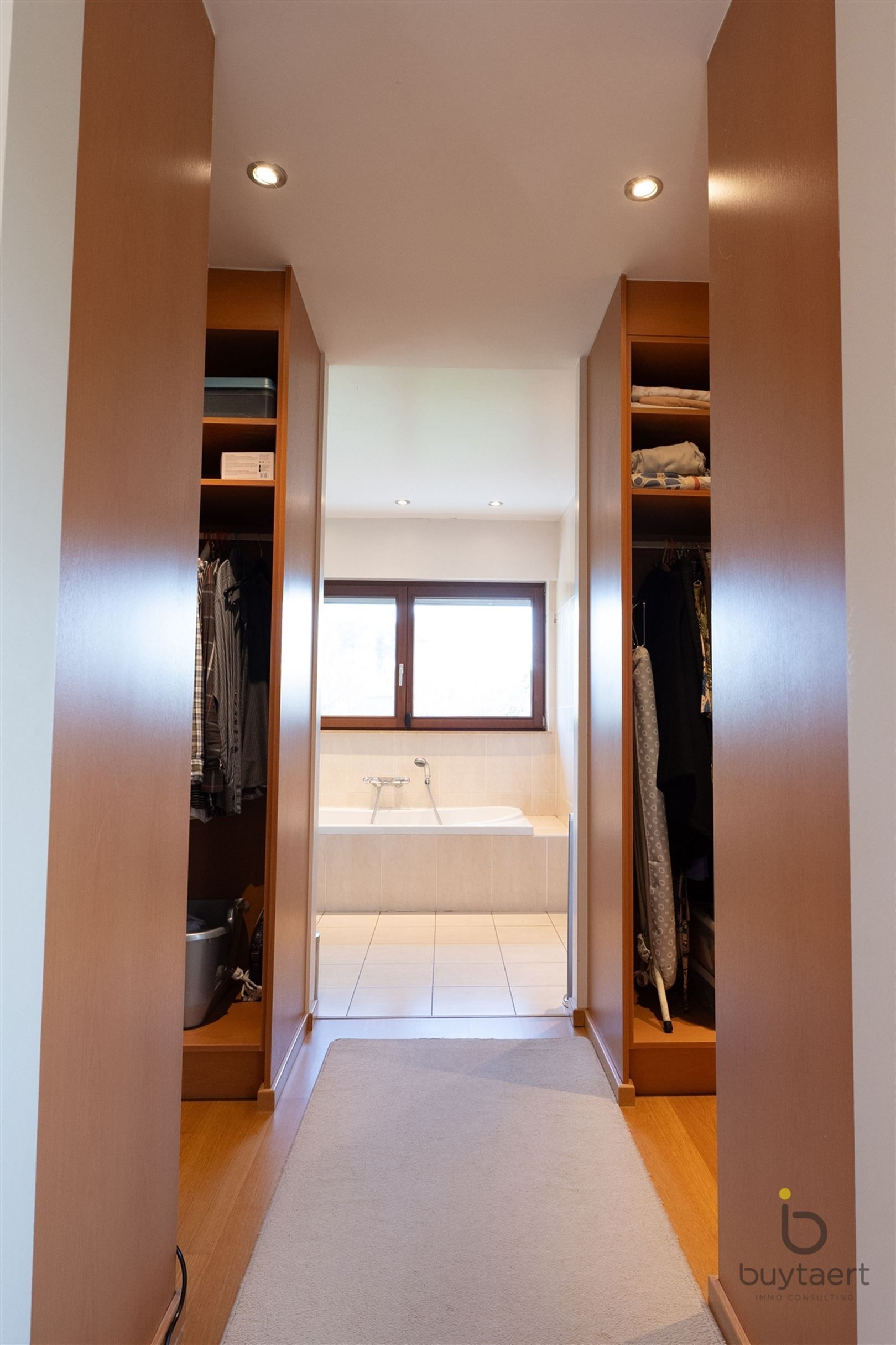 RUIMTE, RUST EN ONTSPANNING: MODERNE VILLA MET ZWEMBAD, SAUNA EN JACUZZI foto 21