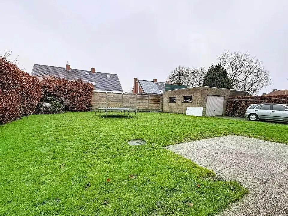 Centraal gelegen gelijkvloers appartement met tuin en garage foto 2