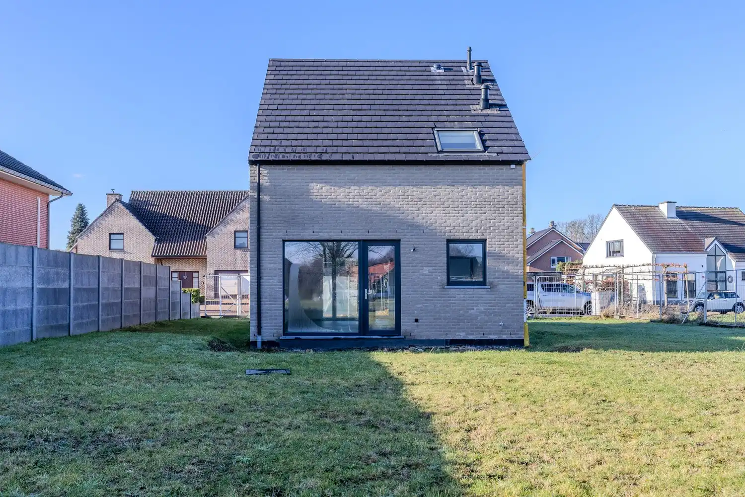 Hedendaagse nieuwbouwwoning met drie slaapkamers op rustige ligging in Neeroeteren foto 28