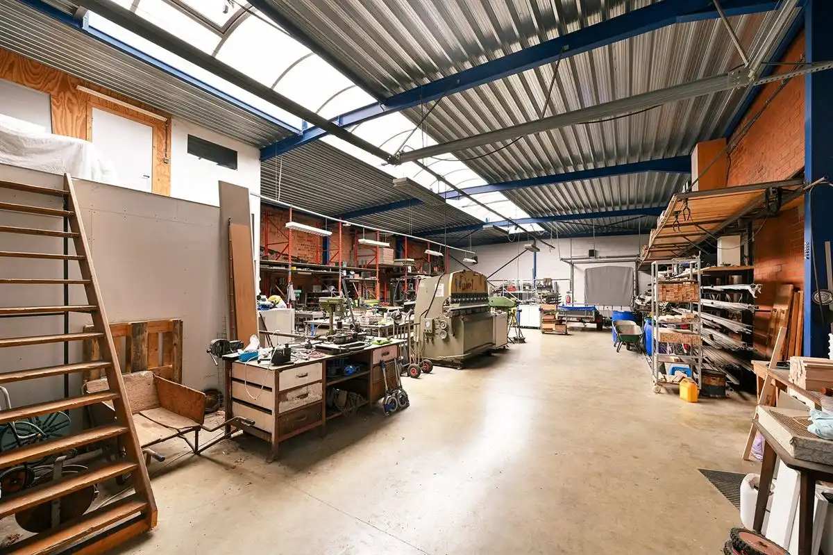 Te renoveren woning en magazijnen op 3100m² foto 15
