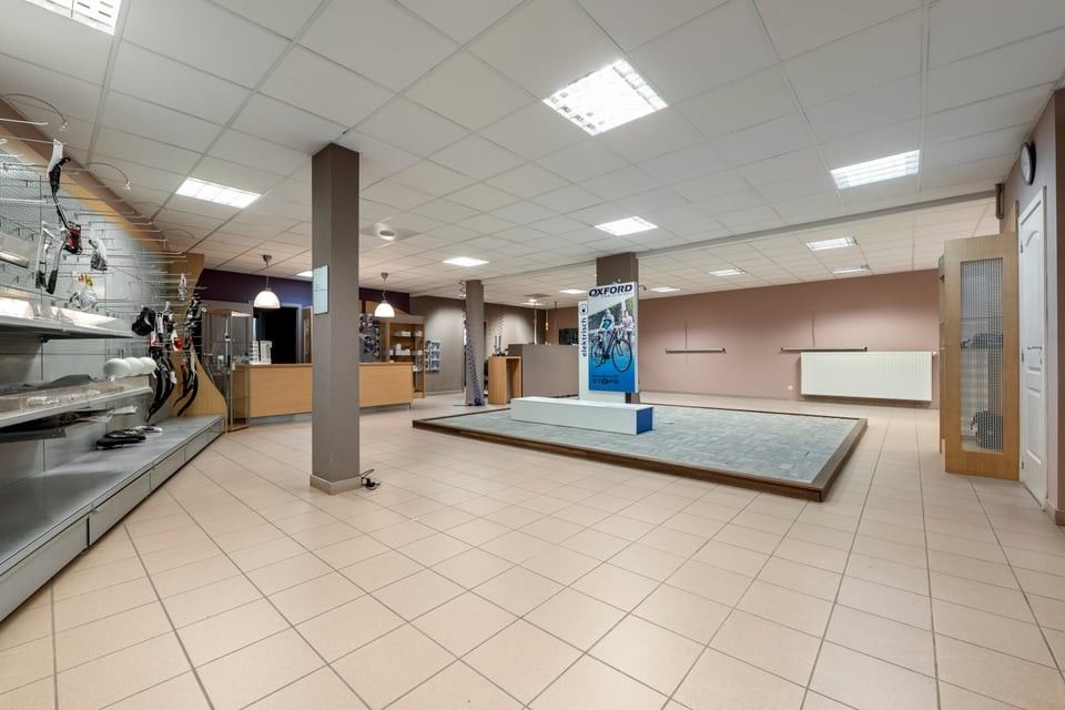 RUIM HANDELSPAND TE HUUR IN HET CENTRUM VAN SINT-TRUIDEN foto 8