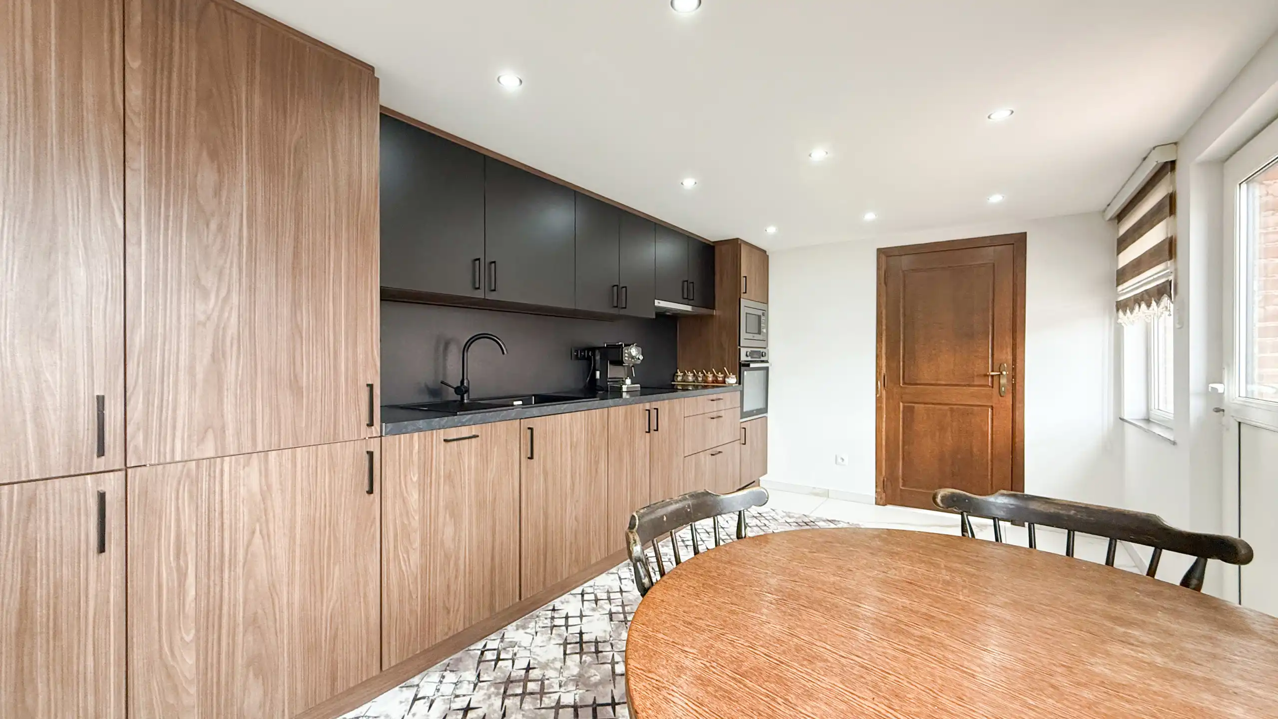 Volledig vernieuwde woning met 4 slp en uitstekende ligging! foto 11