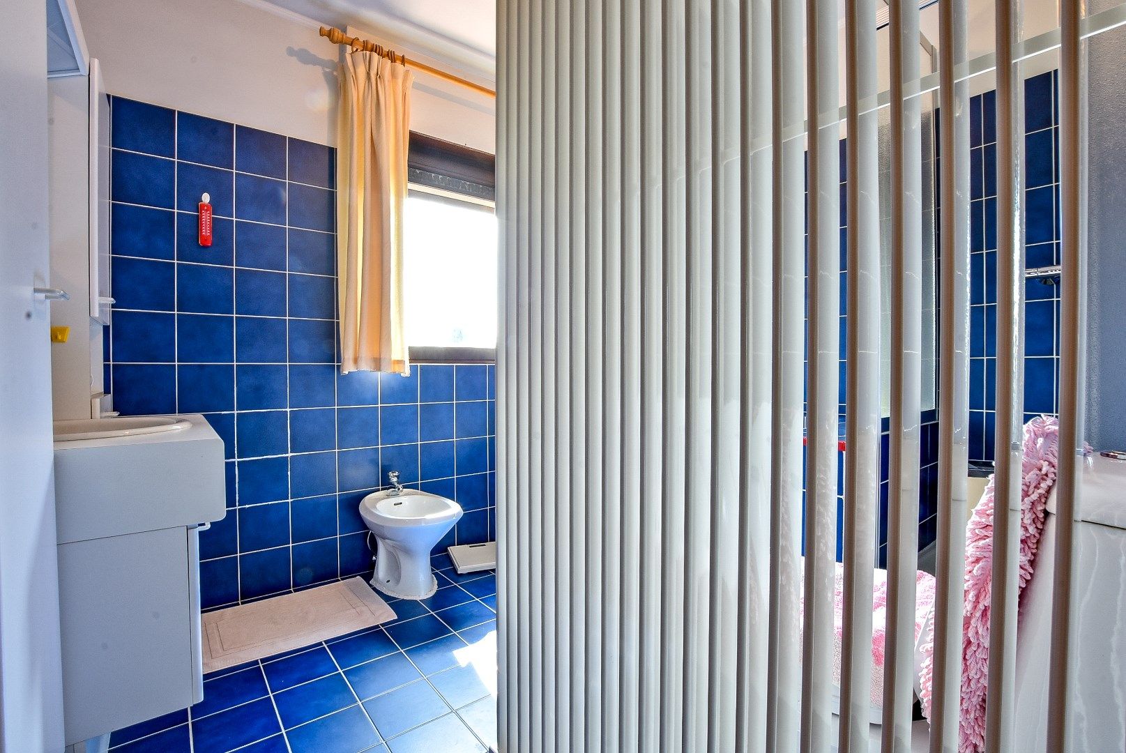 Ruime alleenstaande woning met grote tuin nabij centrum Diksmuide op 1681 m². foto 13
