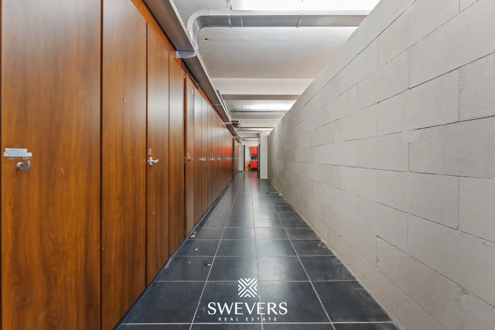 Uitzonderlijke mooi gelegen en ruime (391m²) handelsruimte in het volle centrum van Leopoldsburg foto 15