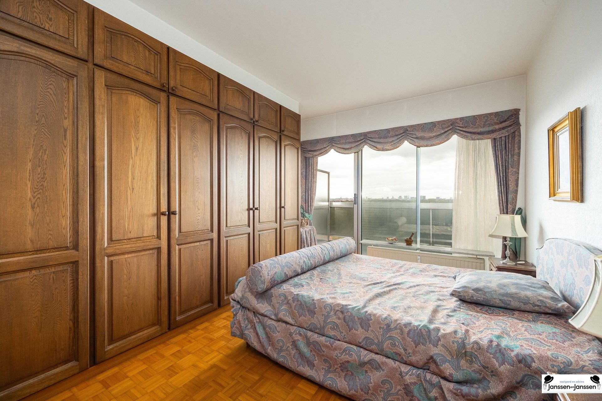 Instapklaar één-slaapkamer appartement met prachtig uitzicht! foto 5