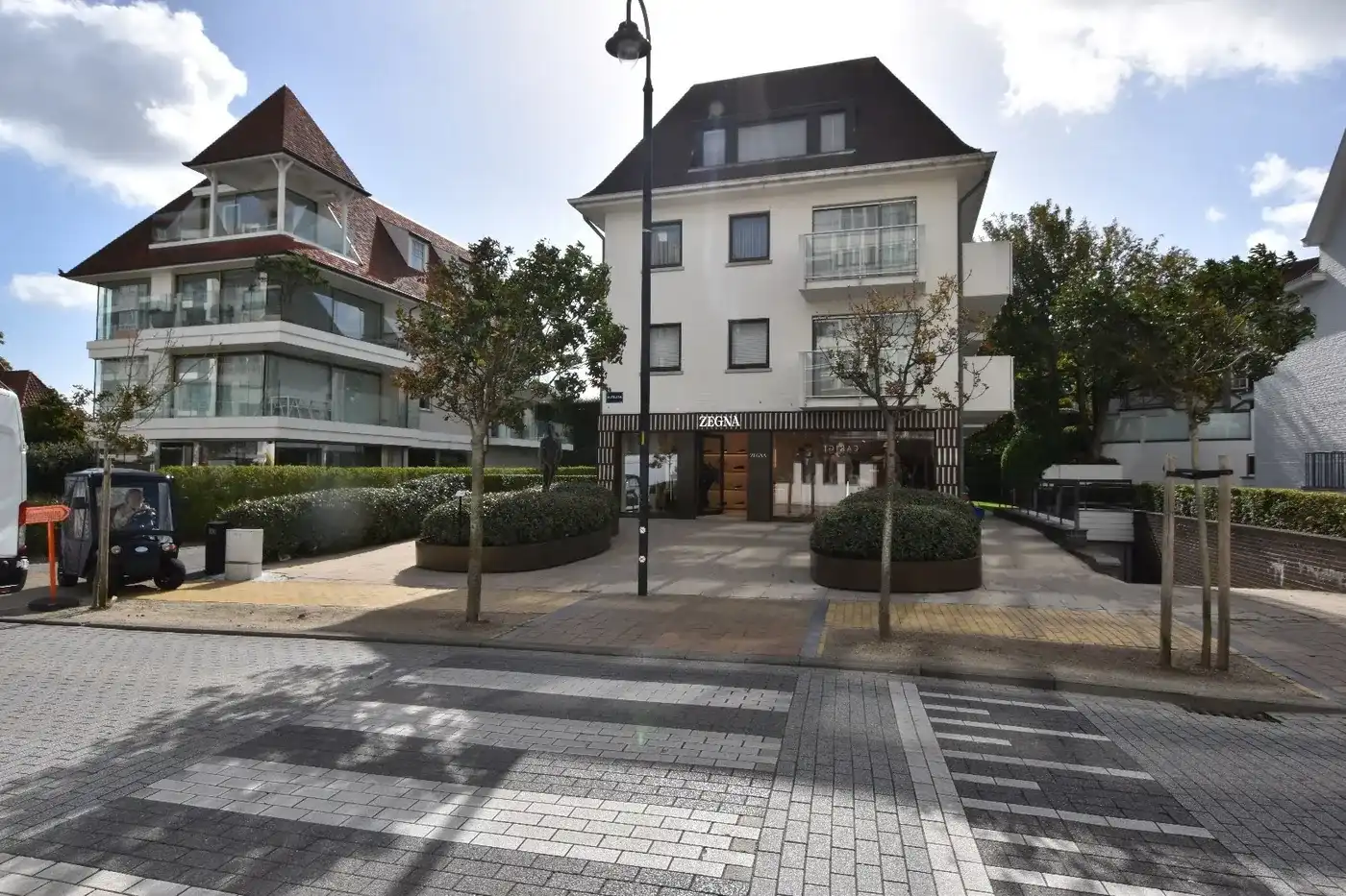 Autostaanplaats centraal gelegen op de Kustlaan en nabij het Albertplein  foto 3
