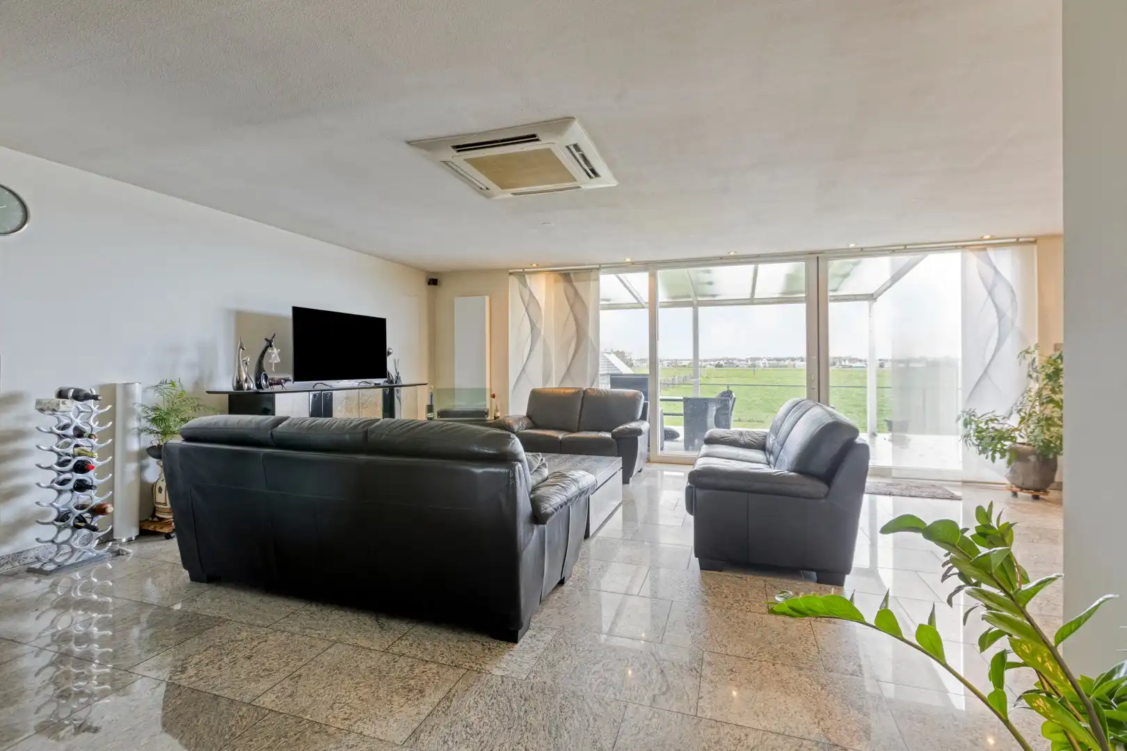 Charmante gezinswoning op ruim perceel foto 12