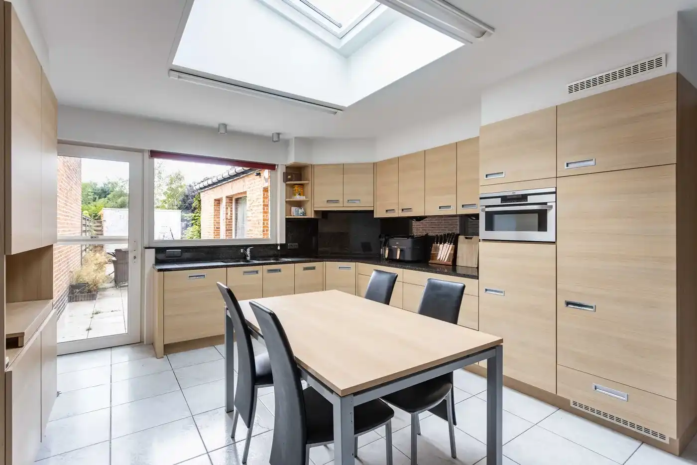 Woning met tuin, garage en uitweg in Zwevegem foto 5