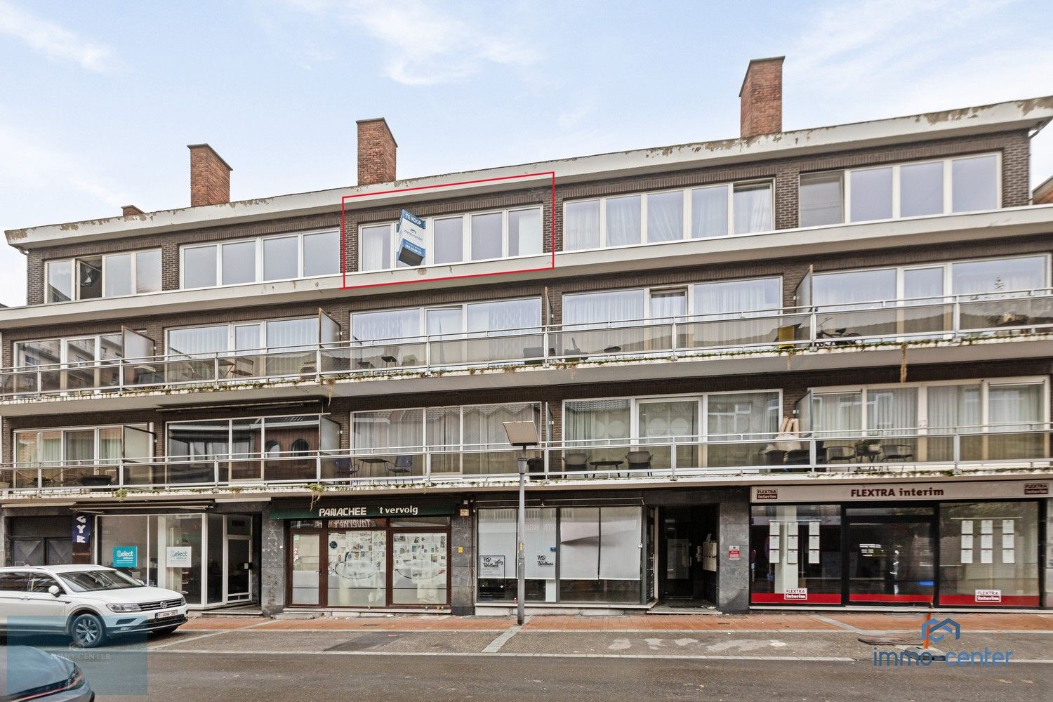 Instapklaar 2-slaapkamer appartement met vernieuwde keuken en badkamer in het hart van Genk foto 2