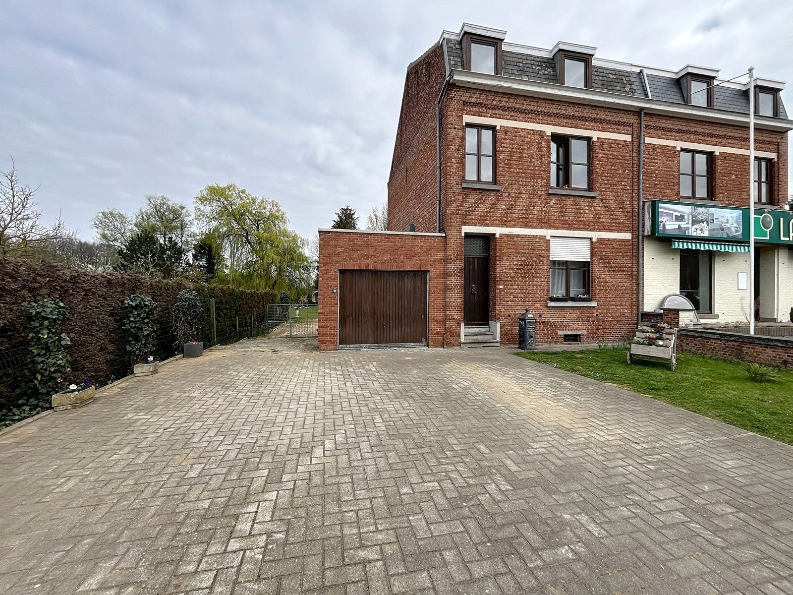 Instapklare woning met 5 slpks - tuin mét zwembad en sauna foto 24