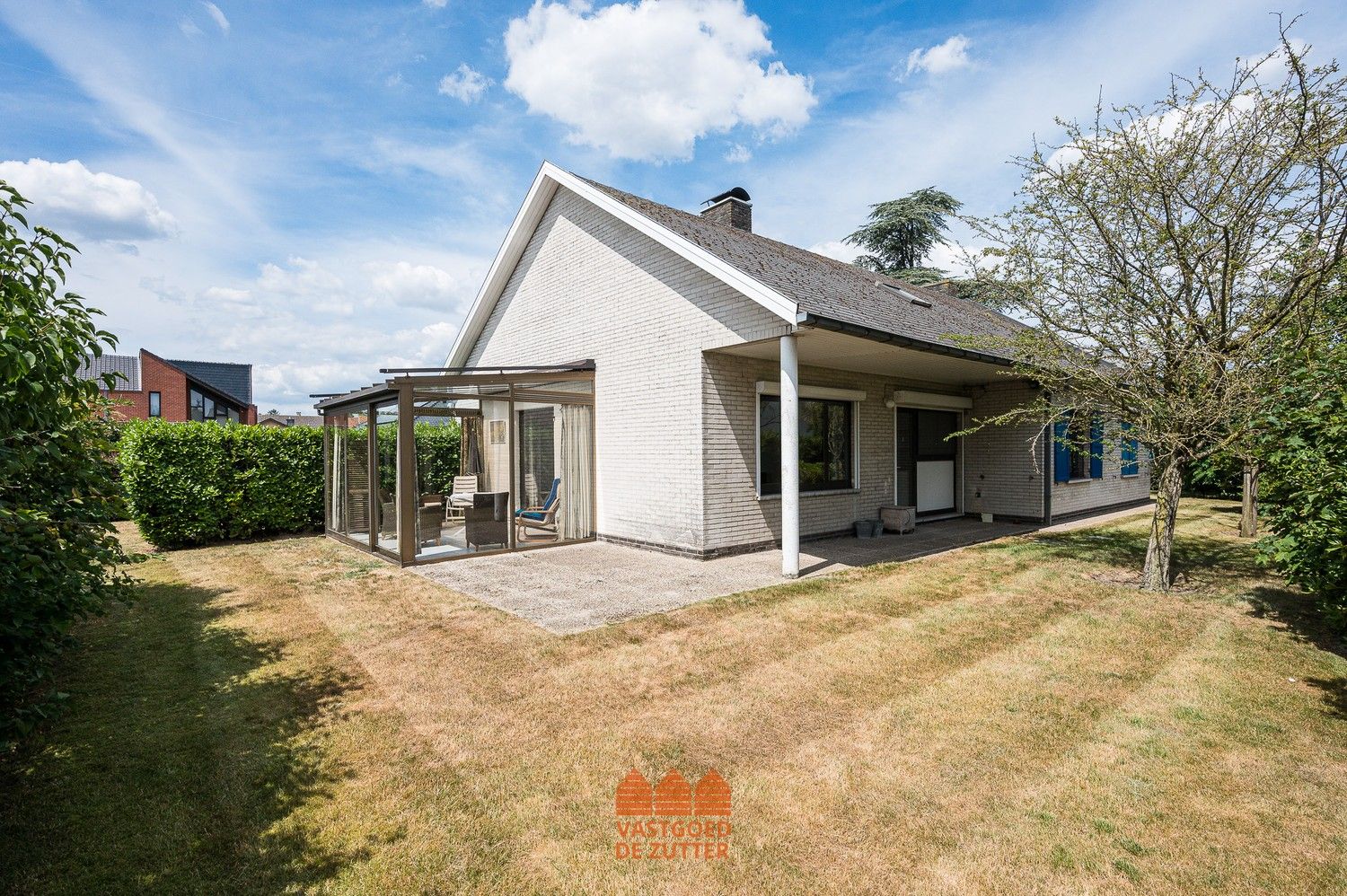 Lichtrijke bungalow met zonnige tuin en garage foto 7