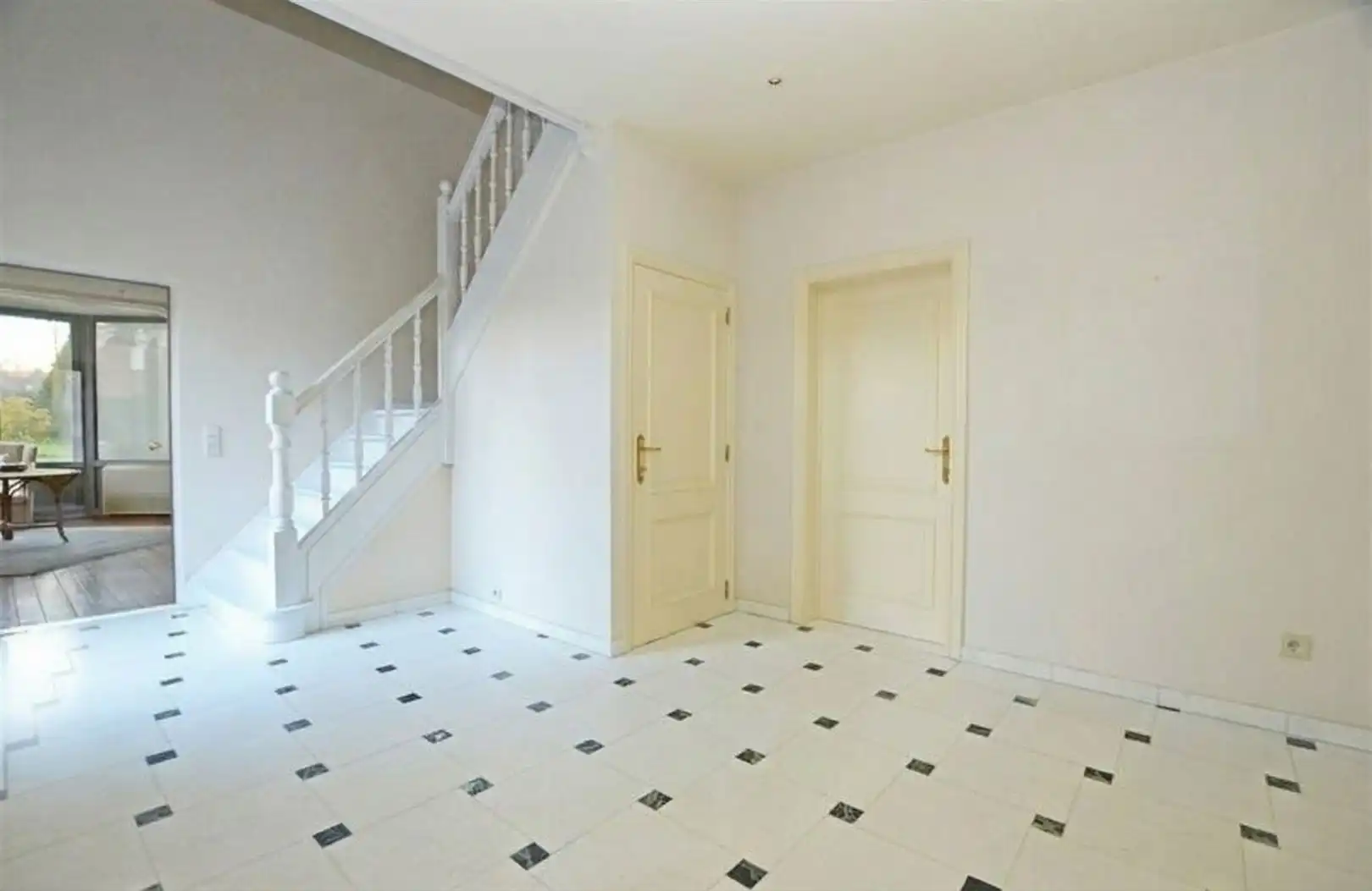 Tijdloze residentiële villa in doodlopende straat foto 3