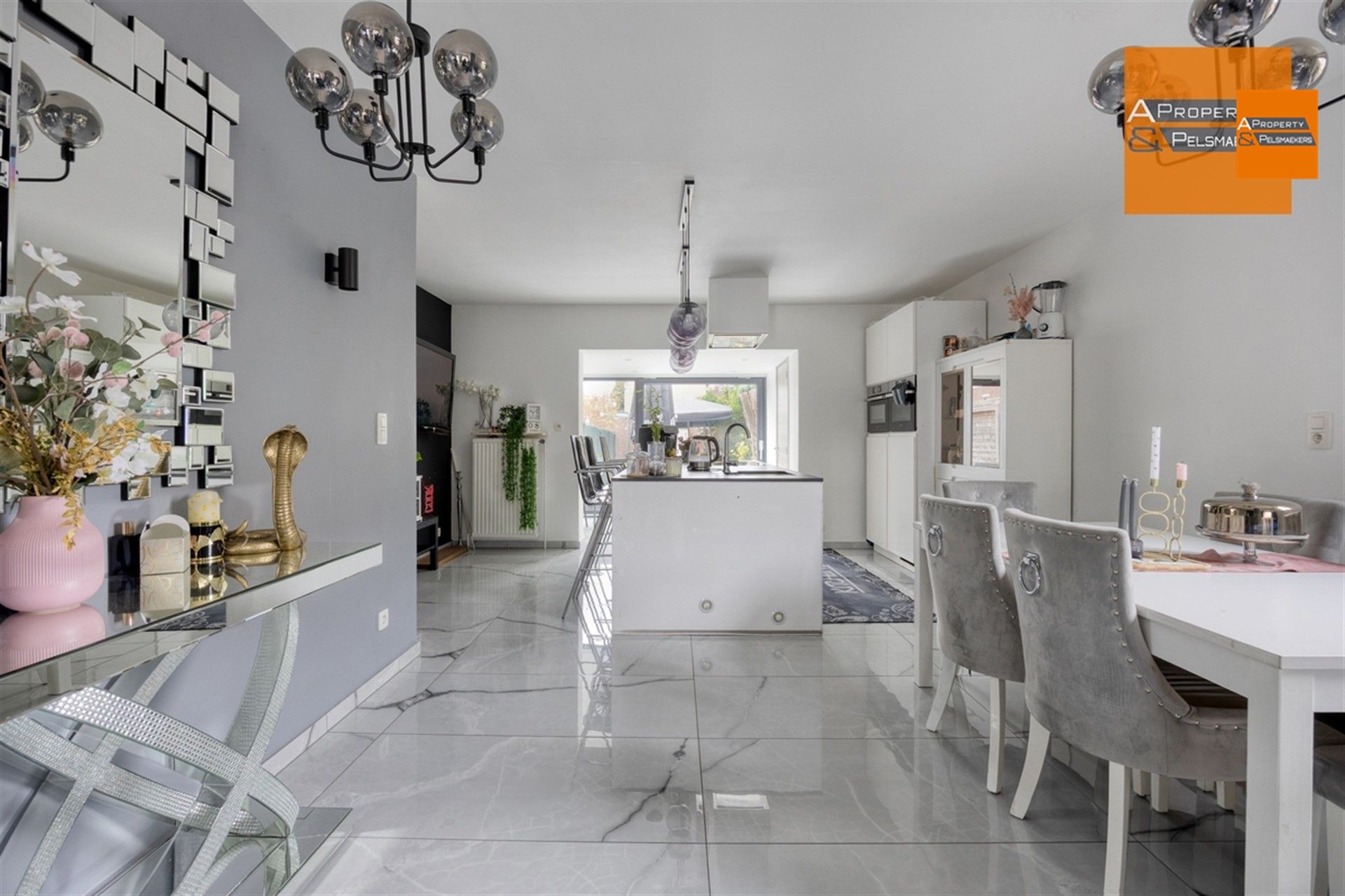 Gezinswoning met 3 à 4 kamers , tuin en garage foto 9