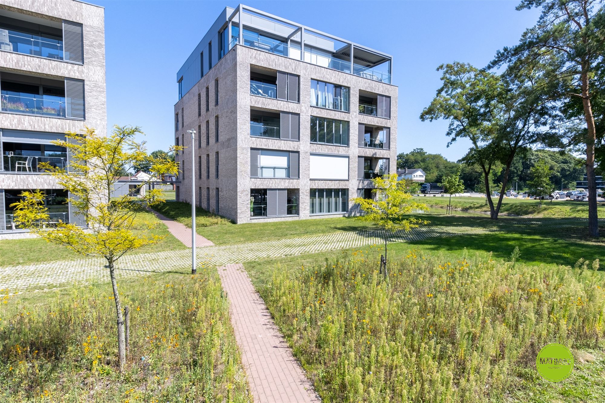Ruim en energiezuinig appartement met zicht op het kanaal foto 2