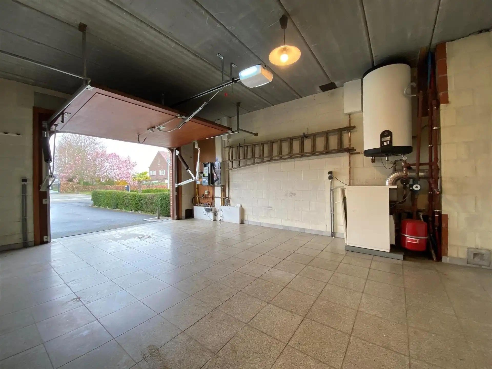 Halfopen woning met 4 slaapkamers en 2 badkamers. foto 14