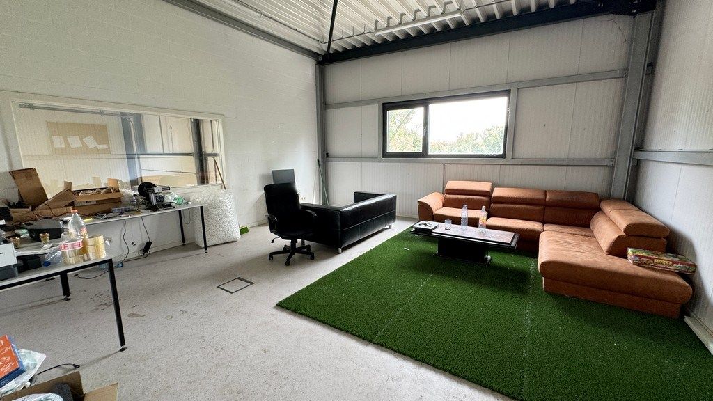 Magazijn met kantoor te huur nabij E313 in Ranst foto 4