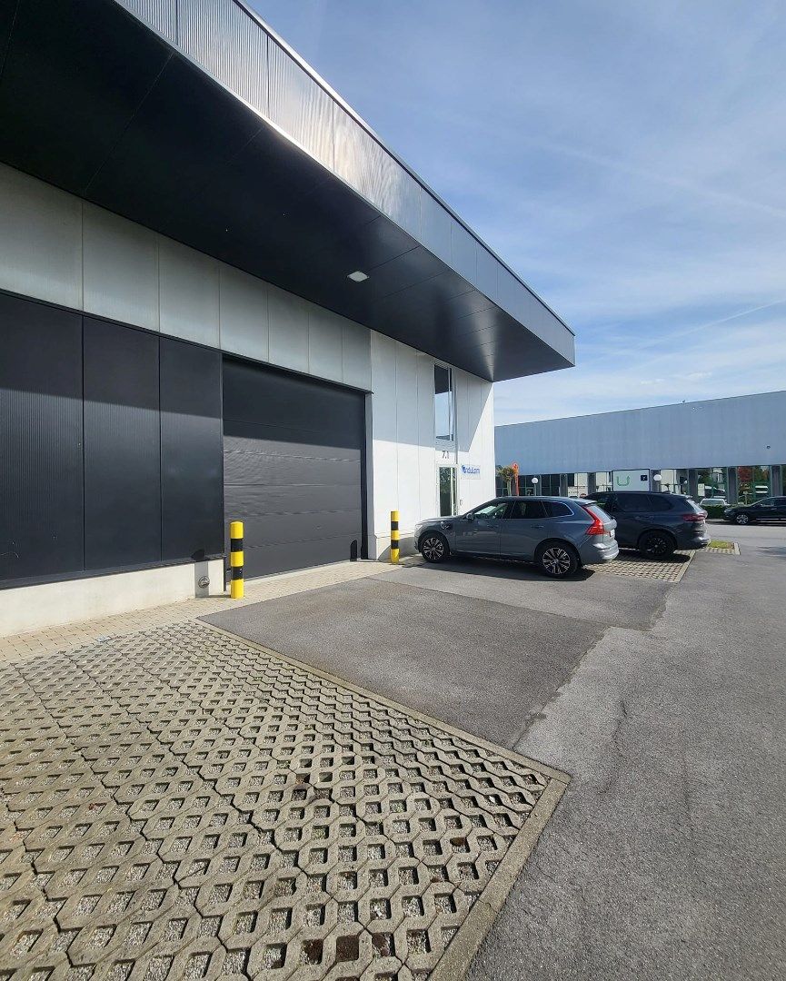 Hangar/loods met kantoor. foto 3