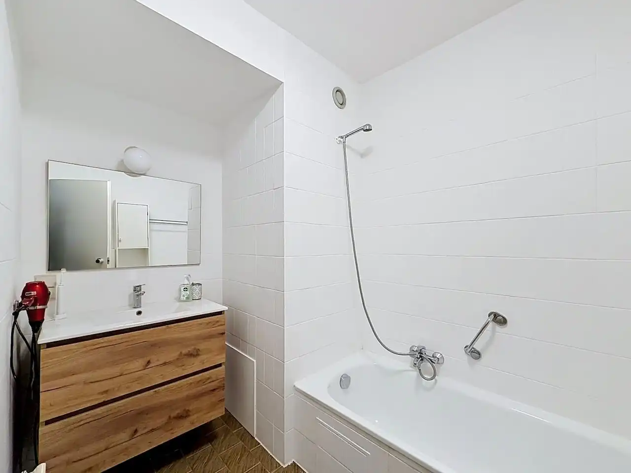 Verzorgd appartement met terras vooraan, gelegen op een boogscheut van de Zeedijk te Knokke foto 12