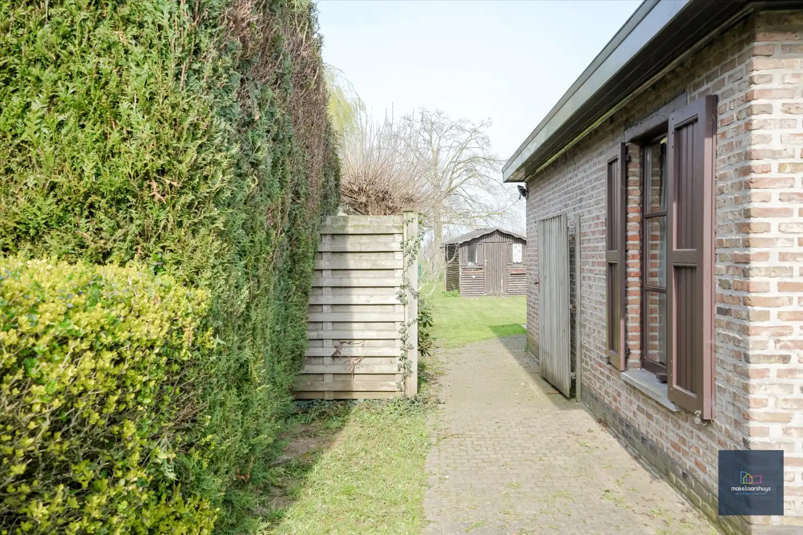 Ruime  halfopen bebouwing  met  zonnige tuin, terras en garage in Waarschoot  foto 3