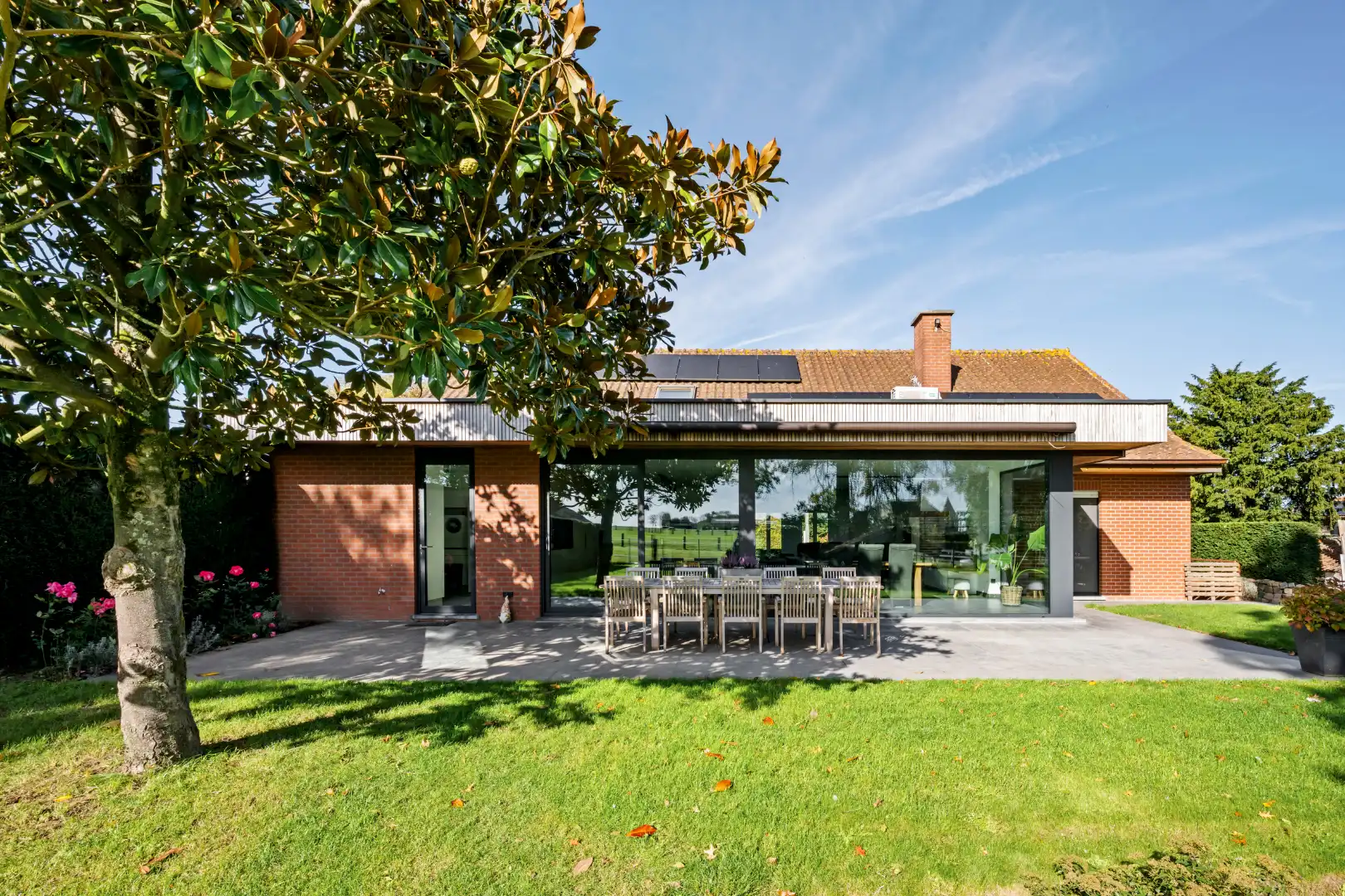 Ruime instapklare open woning met 6 slaapkamers, zuidgerichte tuin en landelijk verzicht in Dadizele foto 2