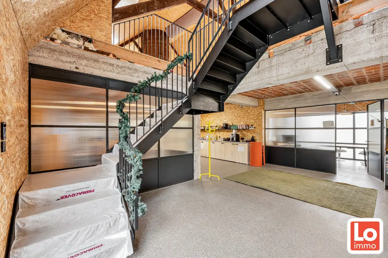 Energiezuinige kantoorruimte van 332m² in totaal gerenoveerde Hoeve! foto 4