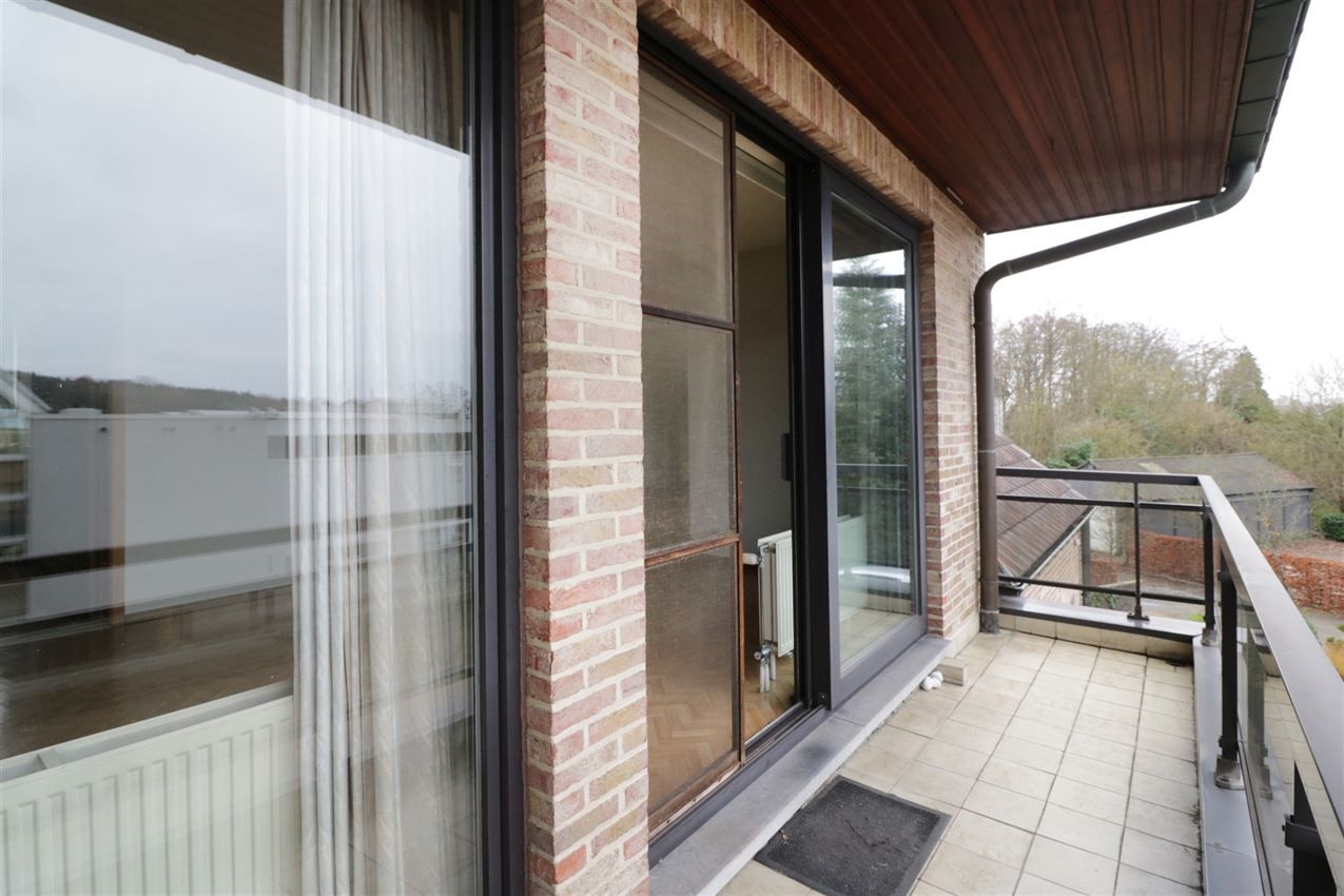 Centraal gelegen appartement met 3 slpk., garage en terras foto 13