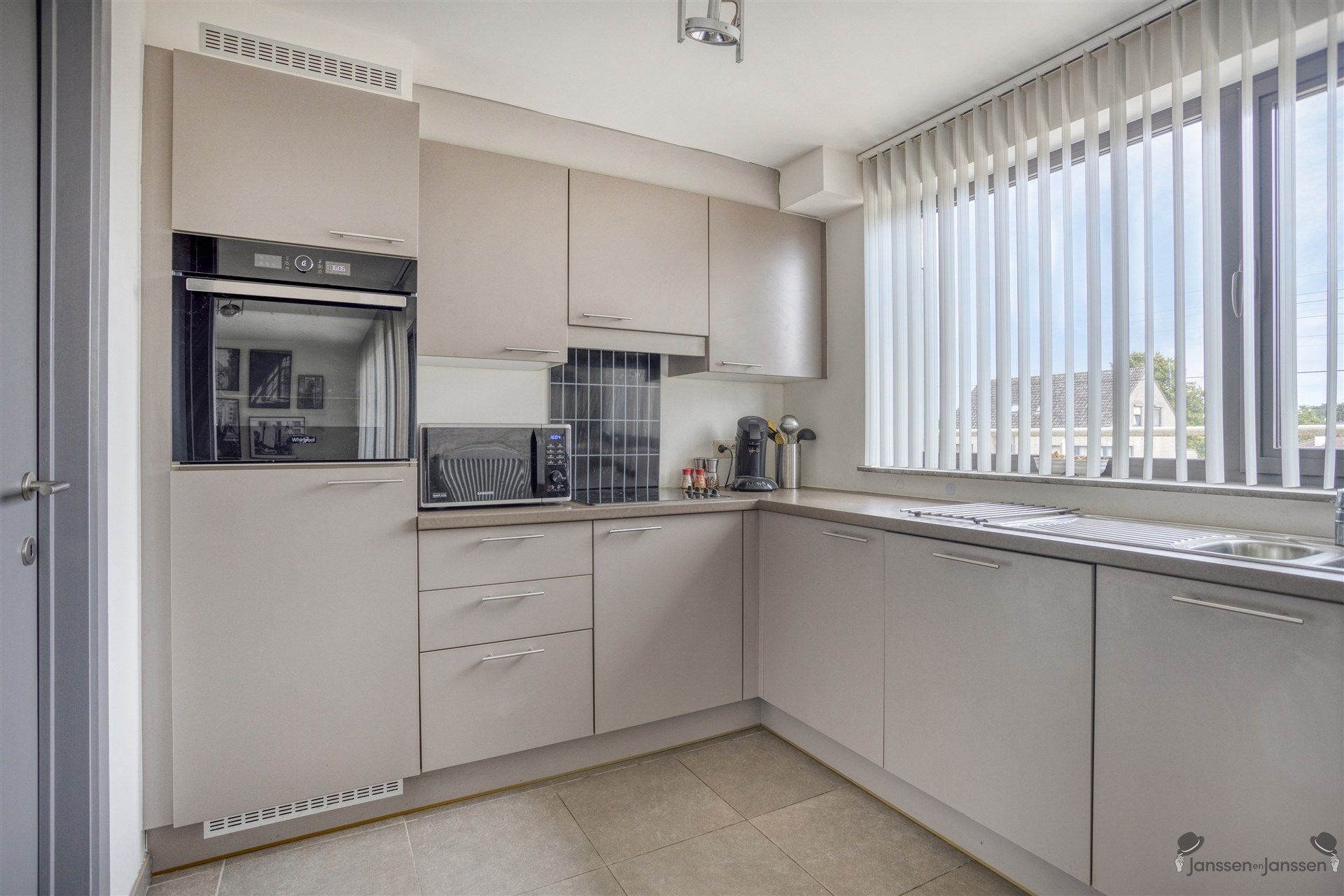 Instapklaar duplex appartement met 3 slaapkamers te Heppen (Leopoldsburg) foto 4