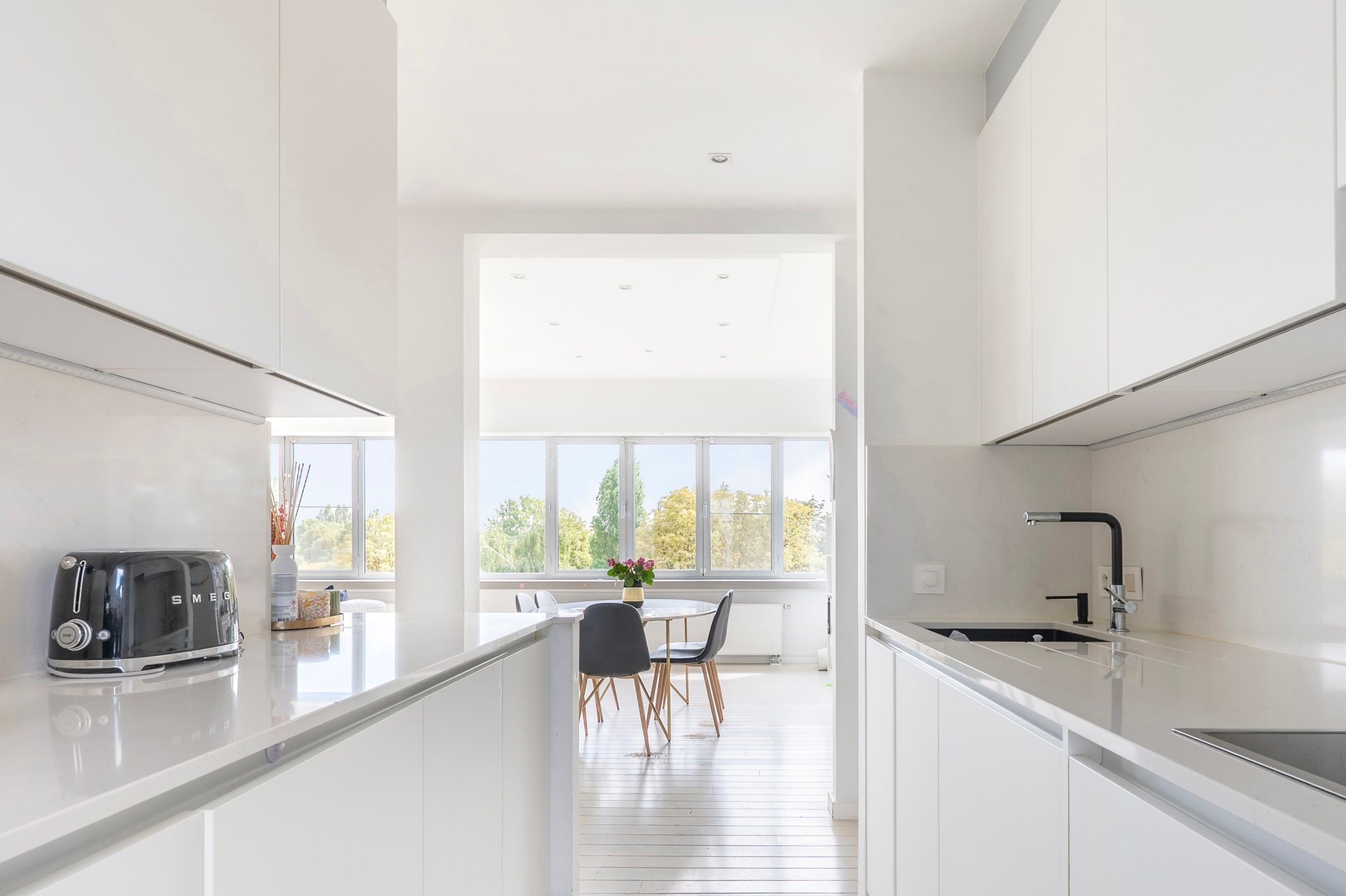 ANTWERPEN - Instapklaar drie slaapkamer appartement foto {{pictureIndex}}