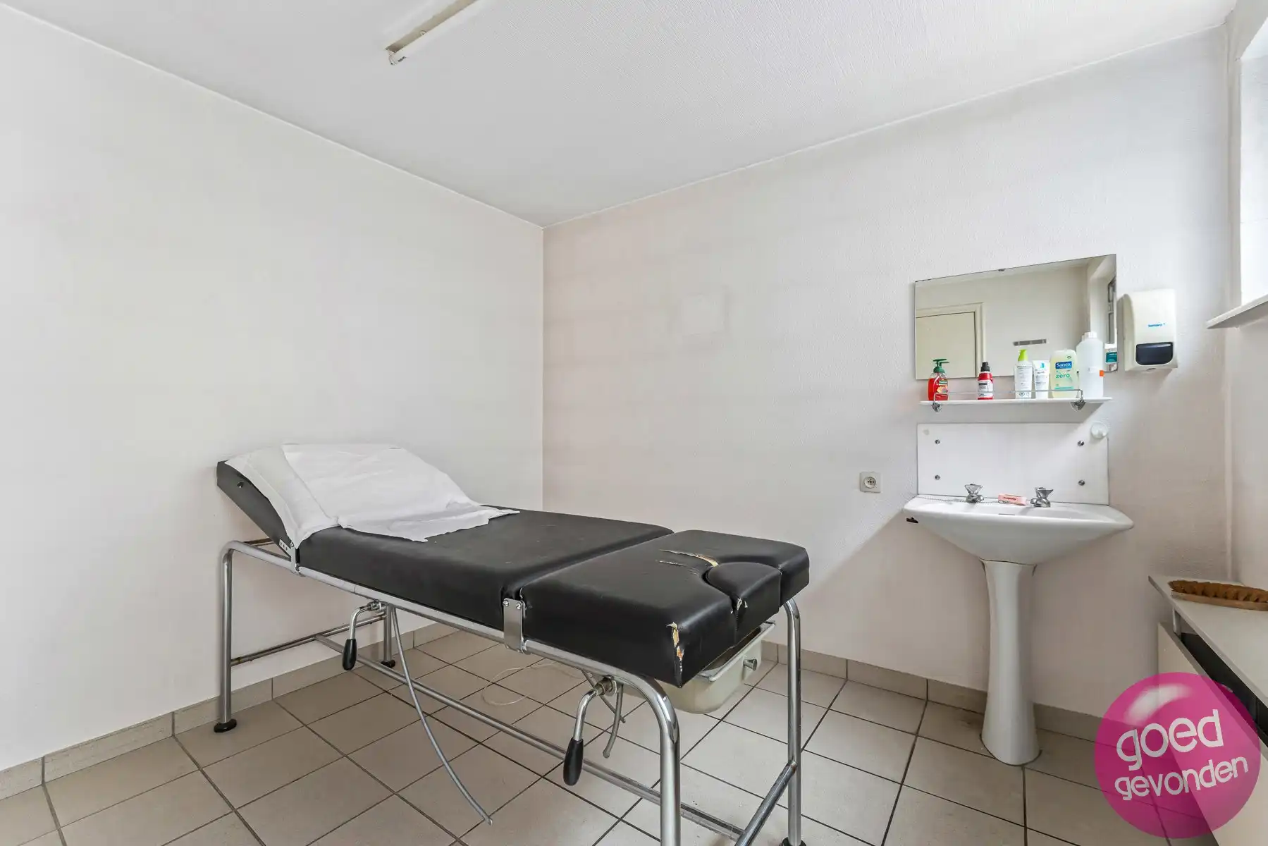 Kantoor - praktijkruimten - centraal - app. mogelijk foto 11