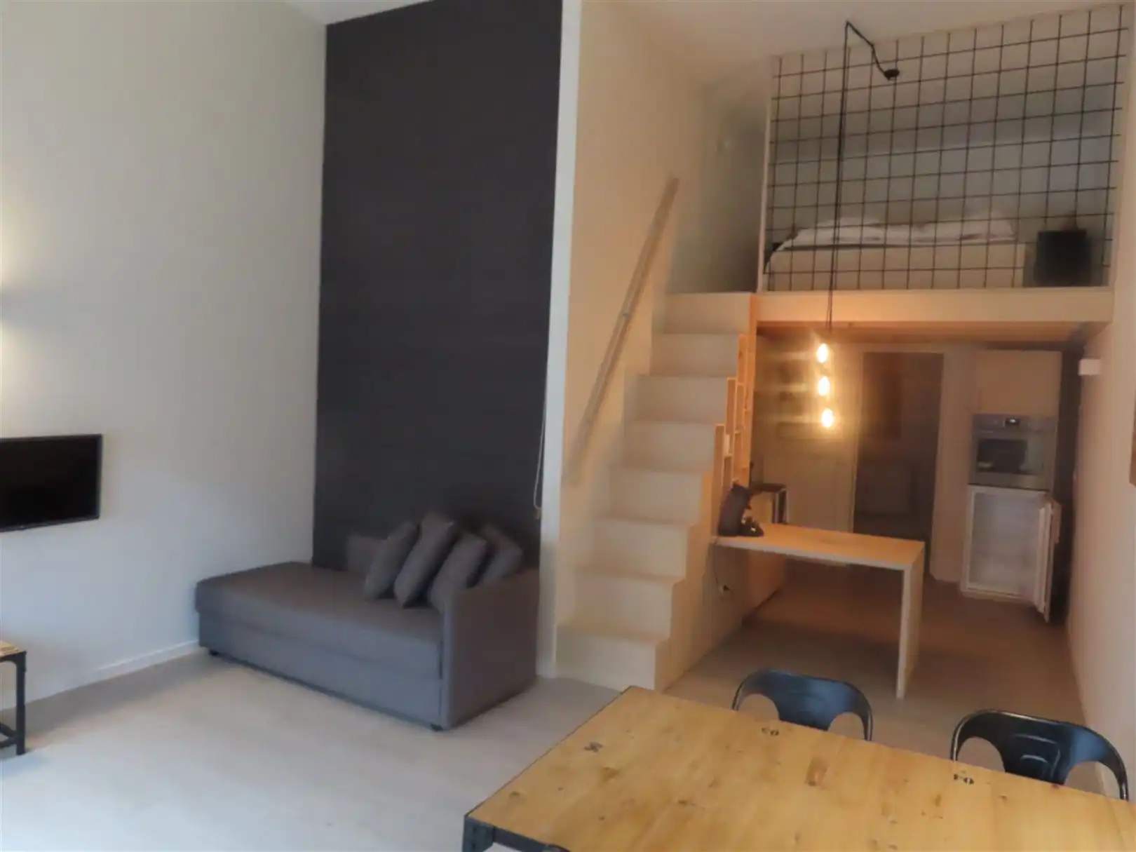 Gemeubelde studio met mezzanine in Antwerpen Zuid foto 2