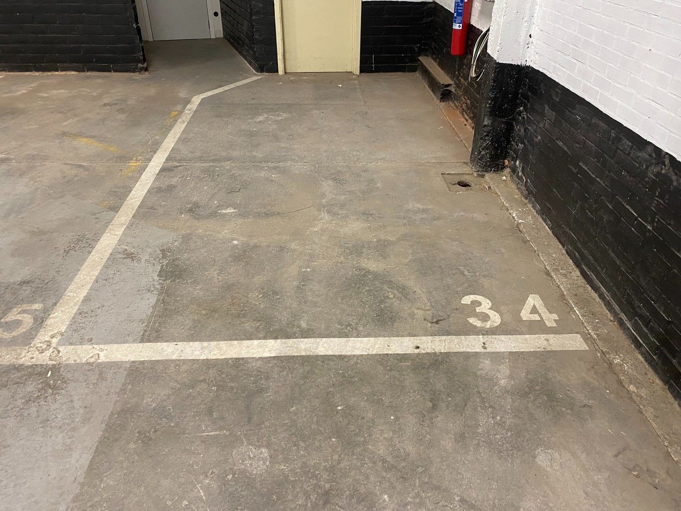 Magazijn met autostaanplaats te koop op een toplocatie in centrum Lier foto 2