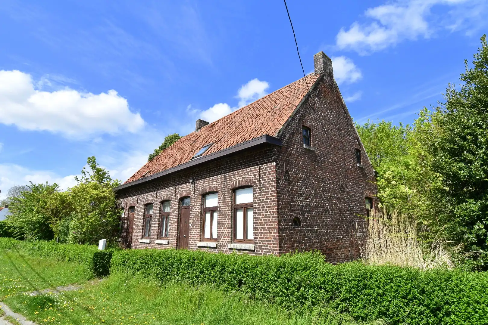 Charmant gelegen eigendom van 2.061m² met uitzonderlijk potentieel te koop in Rollegem foto 2